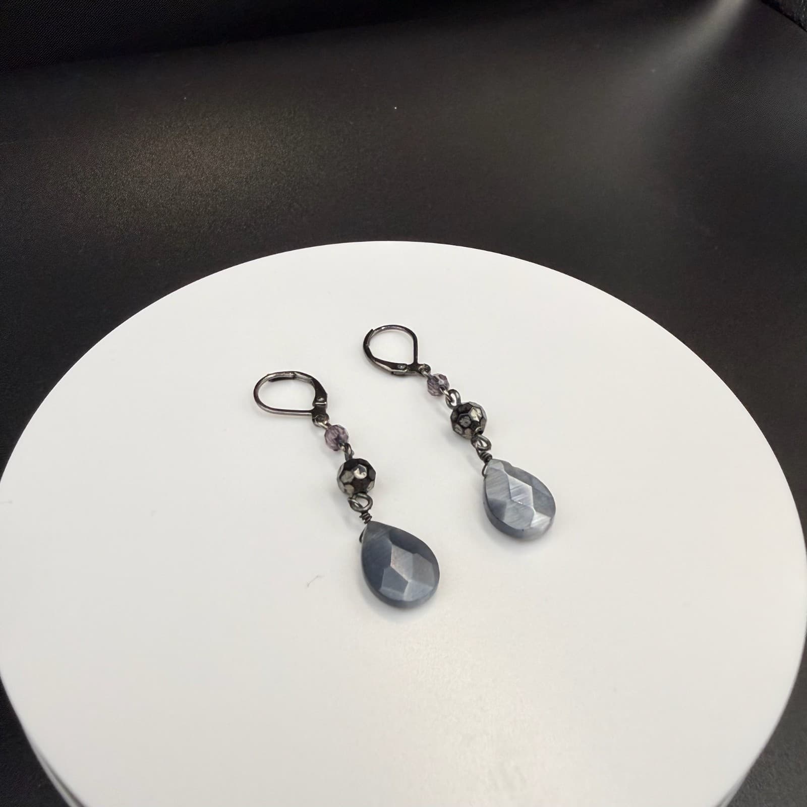 Vintage Faceted Gray Modern Classic Leverback Beaded Teardrop Dangle Earrings - Thumbnail 4