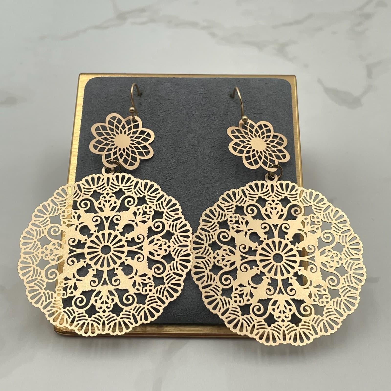 Vintage VTG Gold Tone Statement Dangle Earrings Large Filigree Floral Mandala - Thumbnail 4