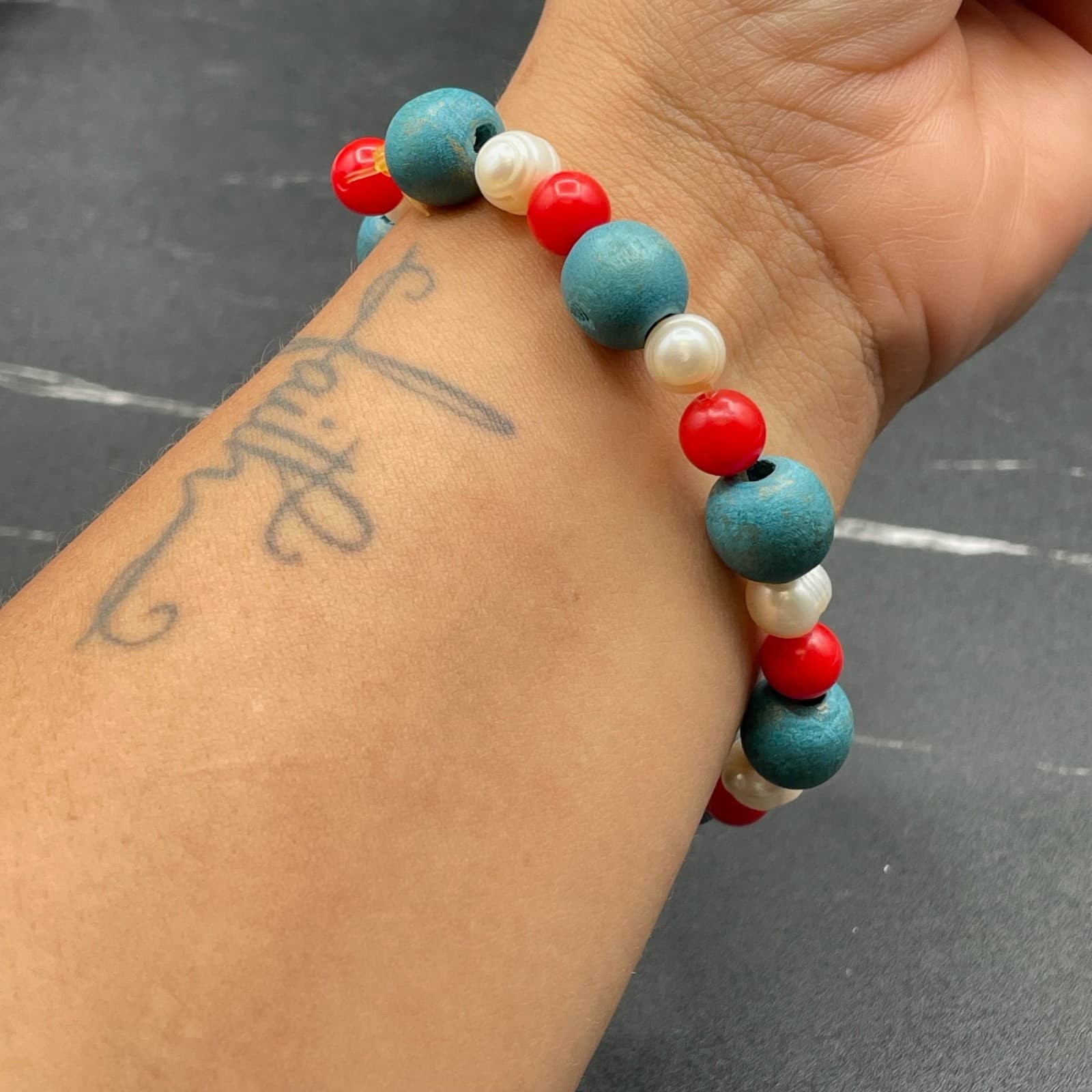 Vintage White Red Plastic Blue Wood Painted Round Elegant Beaded Bracelet - Thumbnail 7