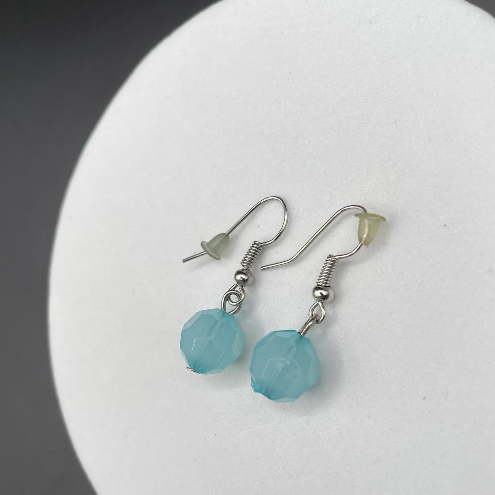 Vintage Silver-Tone Blue Translucent Plastic Faceted Bead Dangle Earrings - Thumbnail 3