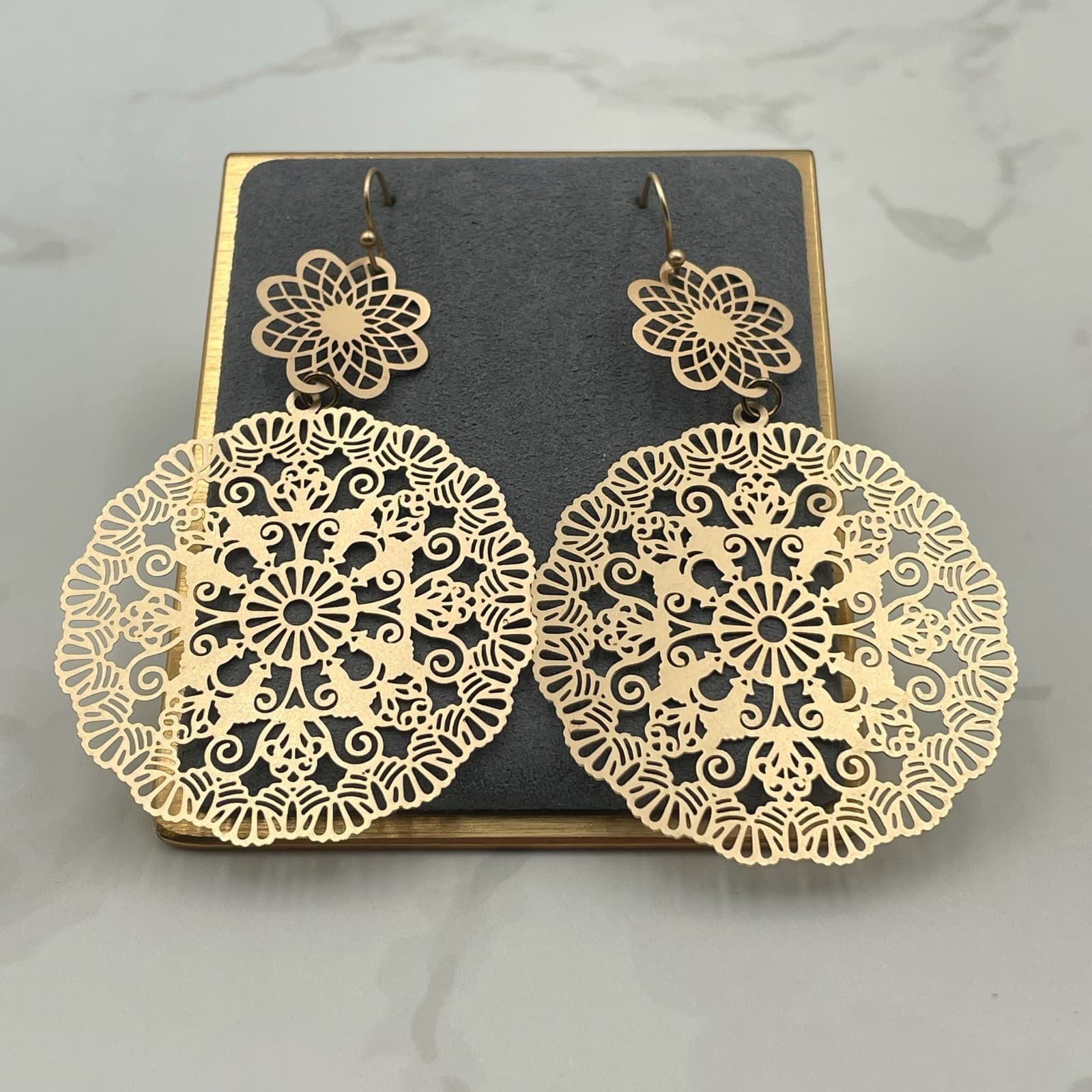 Vintage VTG Gold Tone Statement Dangle Earrings Large Filigree Floral Mandala - Thumbnail 5