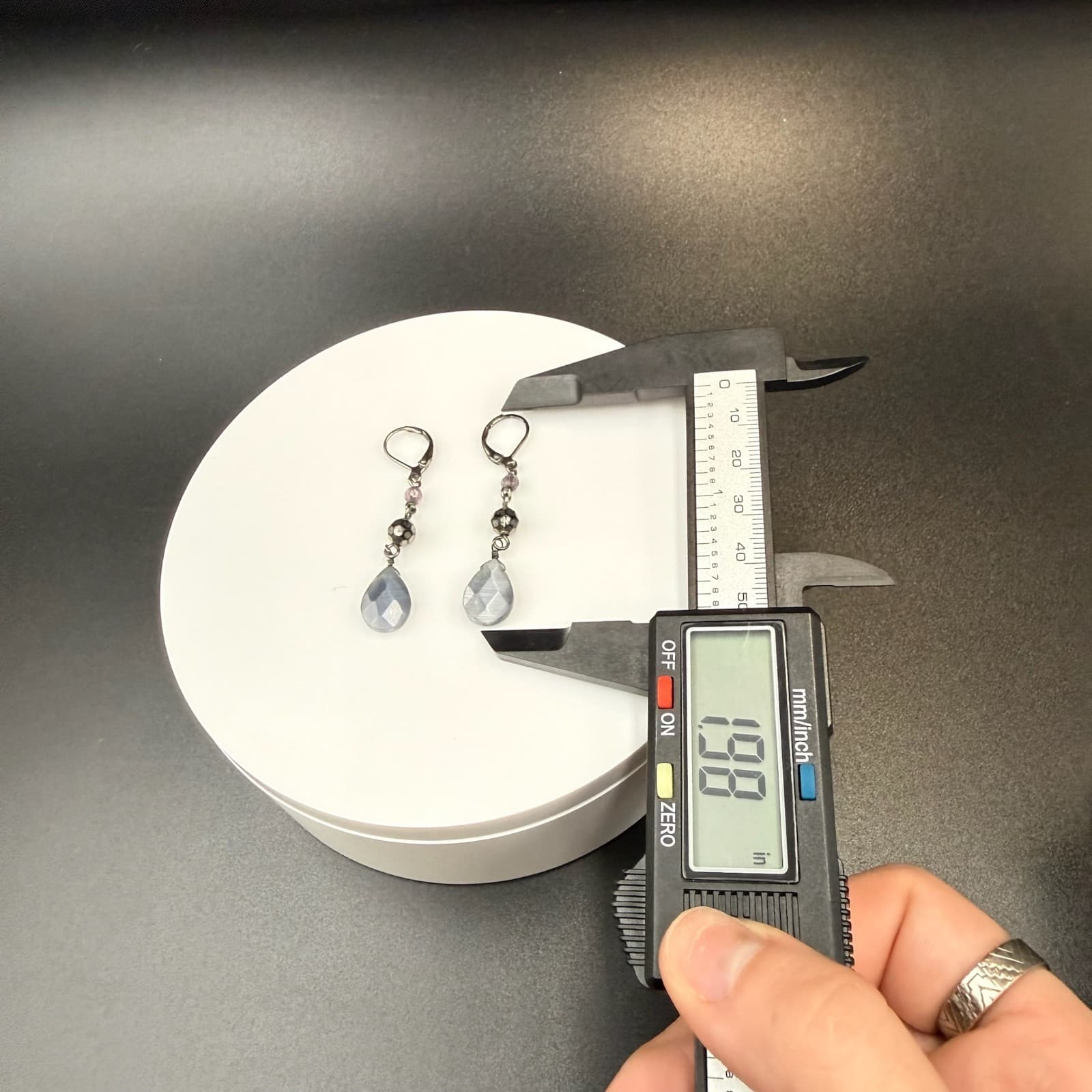 Vintage Faceted Gray Modern Classic Leverback Beaded Teardrop Dangle Earrings - Thumbnail 13