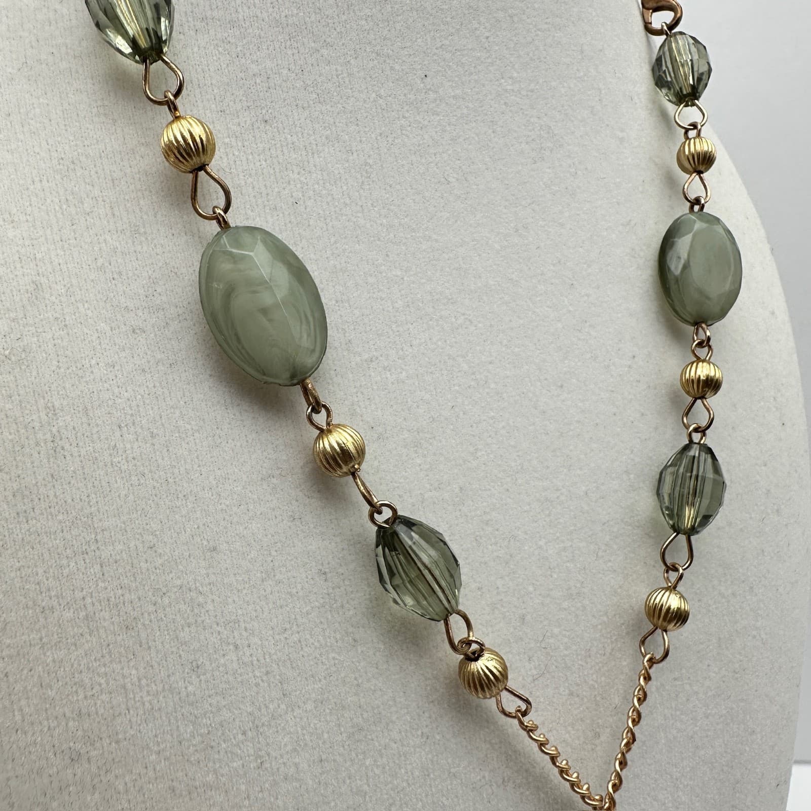Vintage Gold Tone Chain Necklace Green Acrylic Glass Bead Drop Women's Jewellery - Thumbnail 4