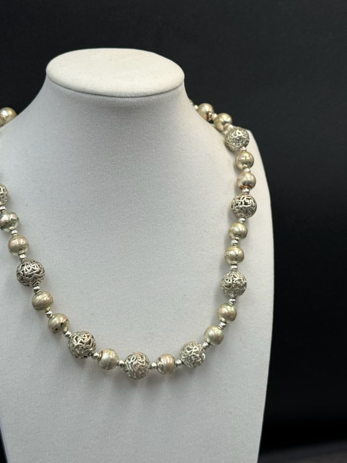 Vintage VTG Silver Tone Beaded Necklace Frosted Matte Openwork Sphere Beads - Thumbnail 6