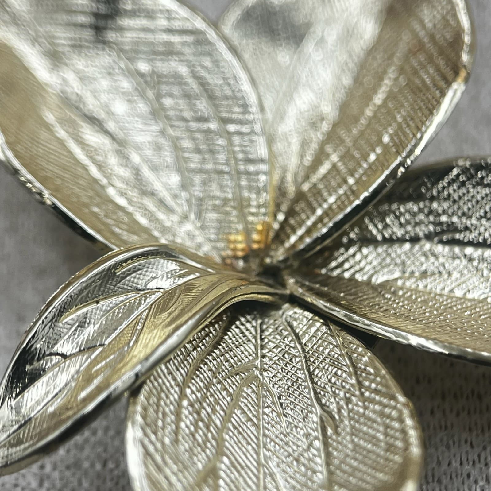 Vintage Silver Tone Textured Leaf Brooch Pin Classic Shiny Floral Design - Thumbnail 5