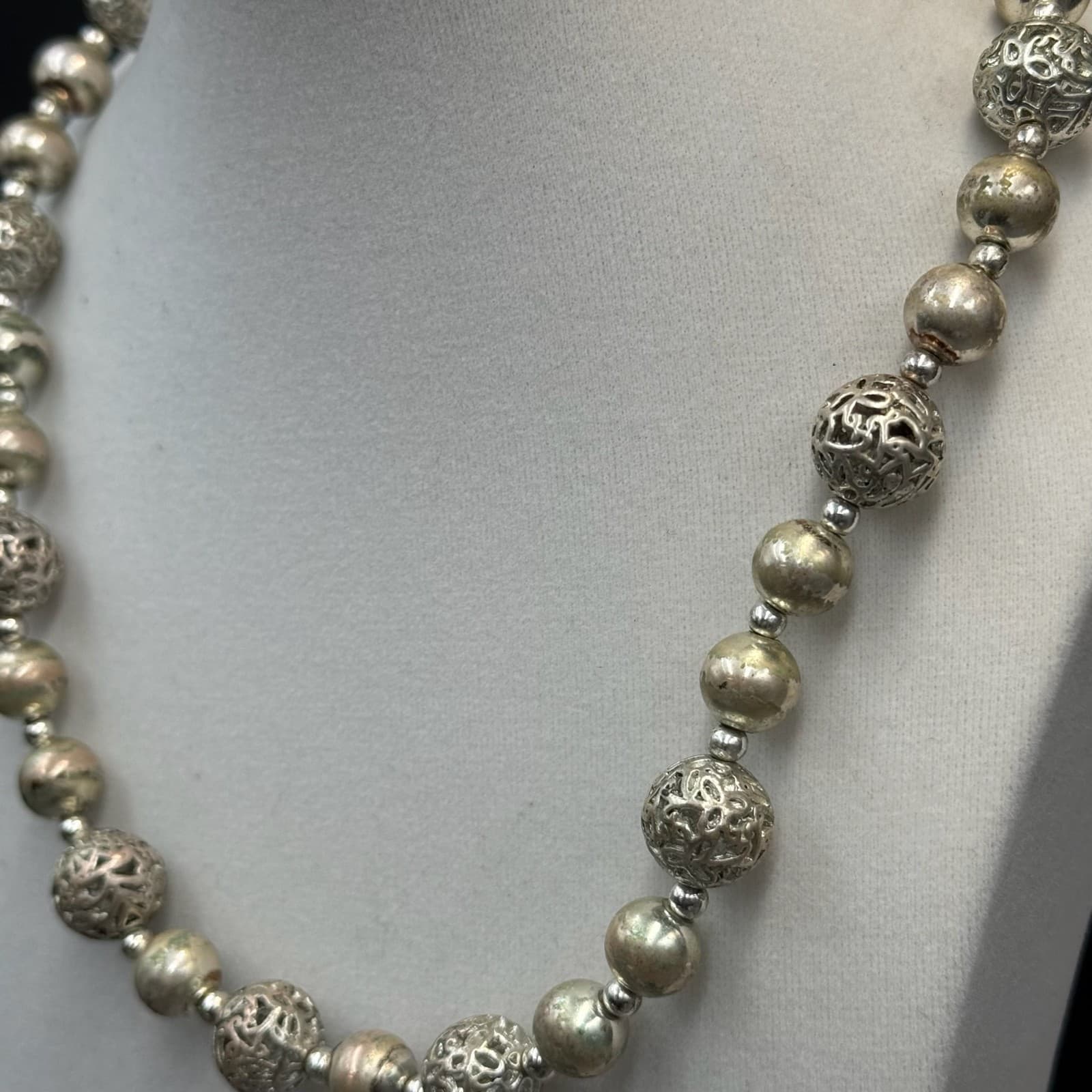 Vintage VTG Silver Tone Beaded Necklace Frosted Matte Openwork Sphere Beads - Thumbnail 9