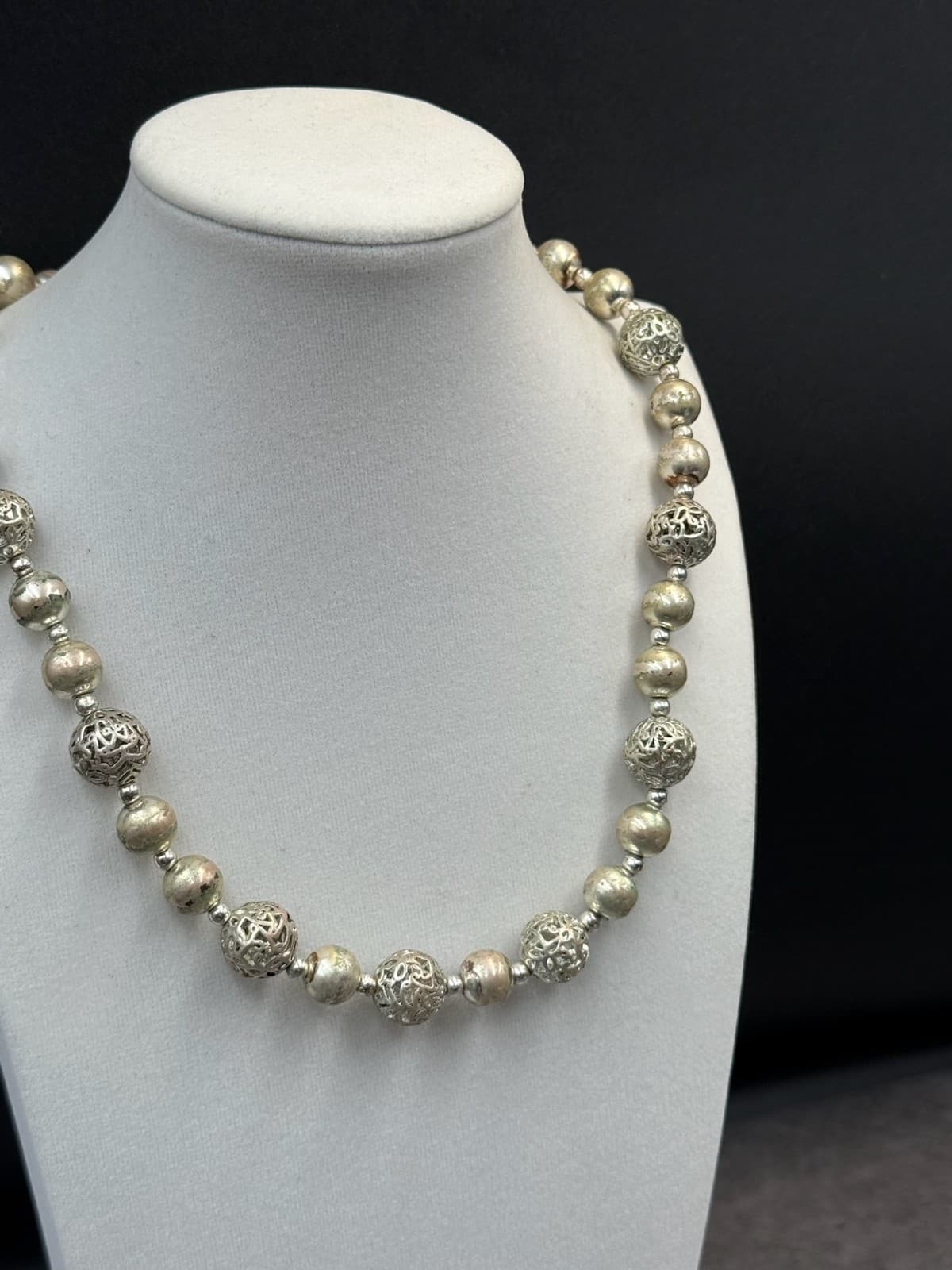 Vintage VTG Silver Tone Beaded Necklace Frosted Matte Openwork Sphere Beads - Thumbnail 10