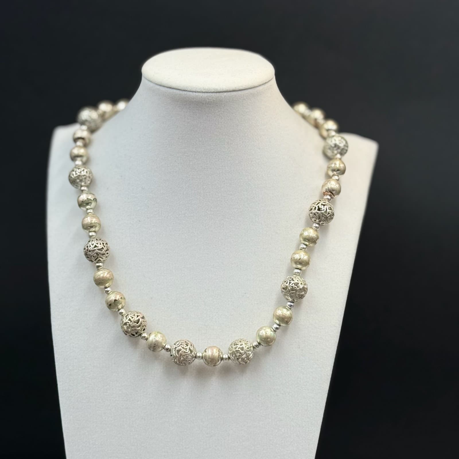 Vintage VTG Silver Tone Beaded Necklace Frosted Matte Openwork Sphere Beads - Thumbnail 12