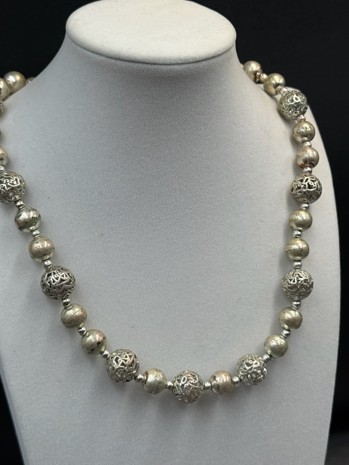 Vintage VTG Silver Tone Beaded Necklace Frosted Matte Openwork Sphere Beads - Thumbnail 11