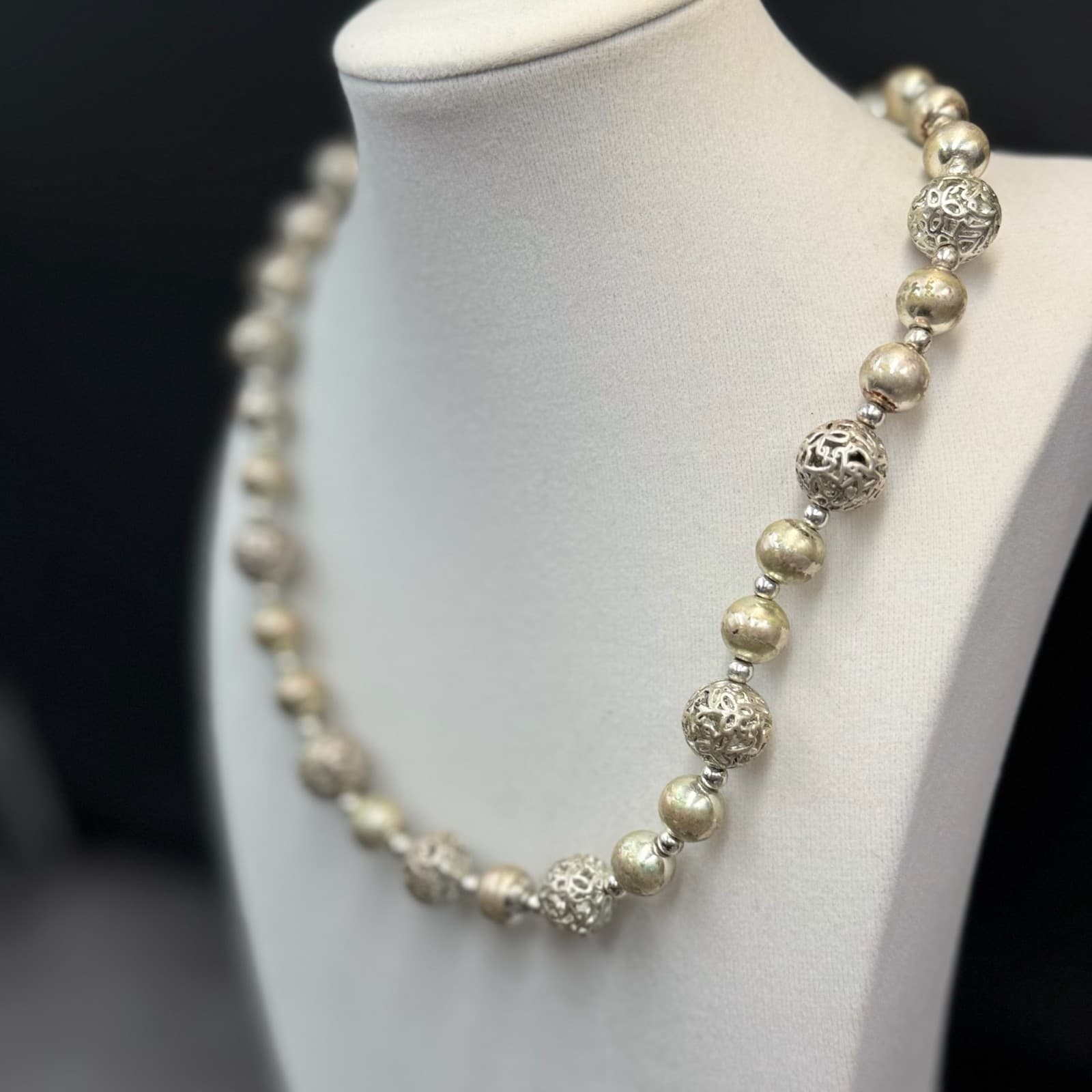 Vintage VTG Silver Tone Beaded Necklace Frosted Matte Openwork Sphere Beads - Thumbnail 7