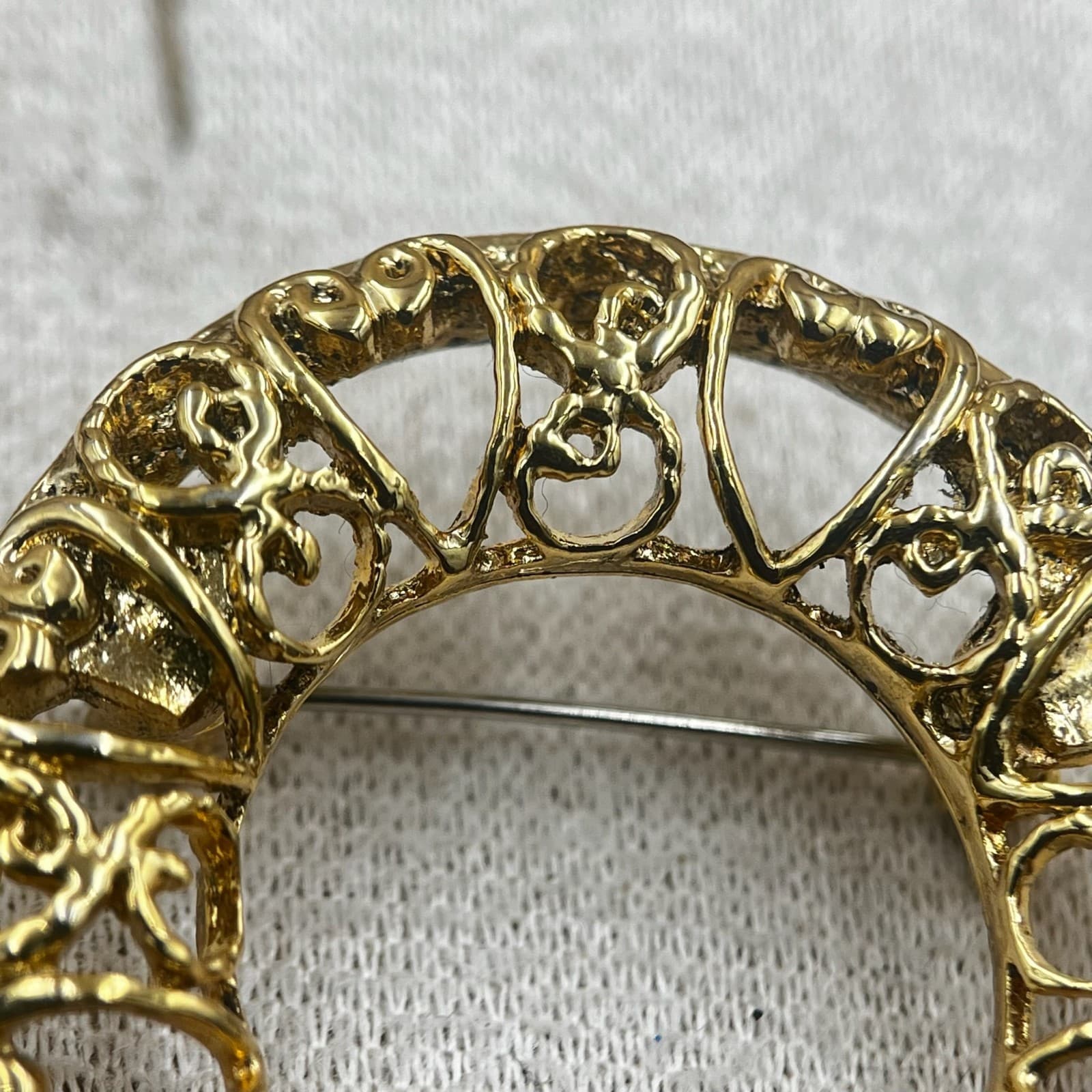 Vintage Vintage-Style Gold Tone Round Wreath Brooch Pin for Women - Thumbnail 4