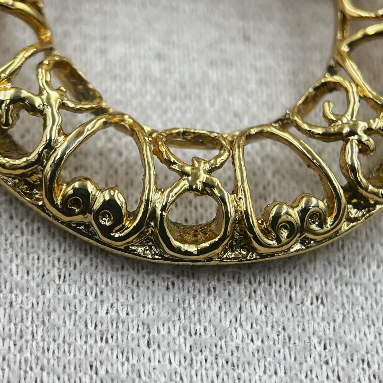 Vintage Vintage-Style Gold Tone Round Wreath Brooch Pin for Women - Thumbnail 5