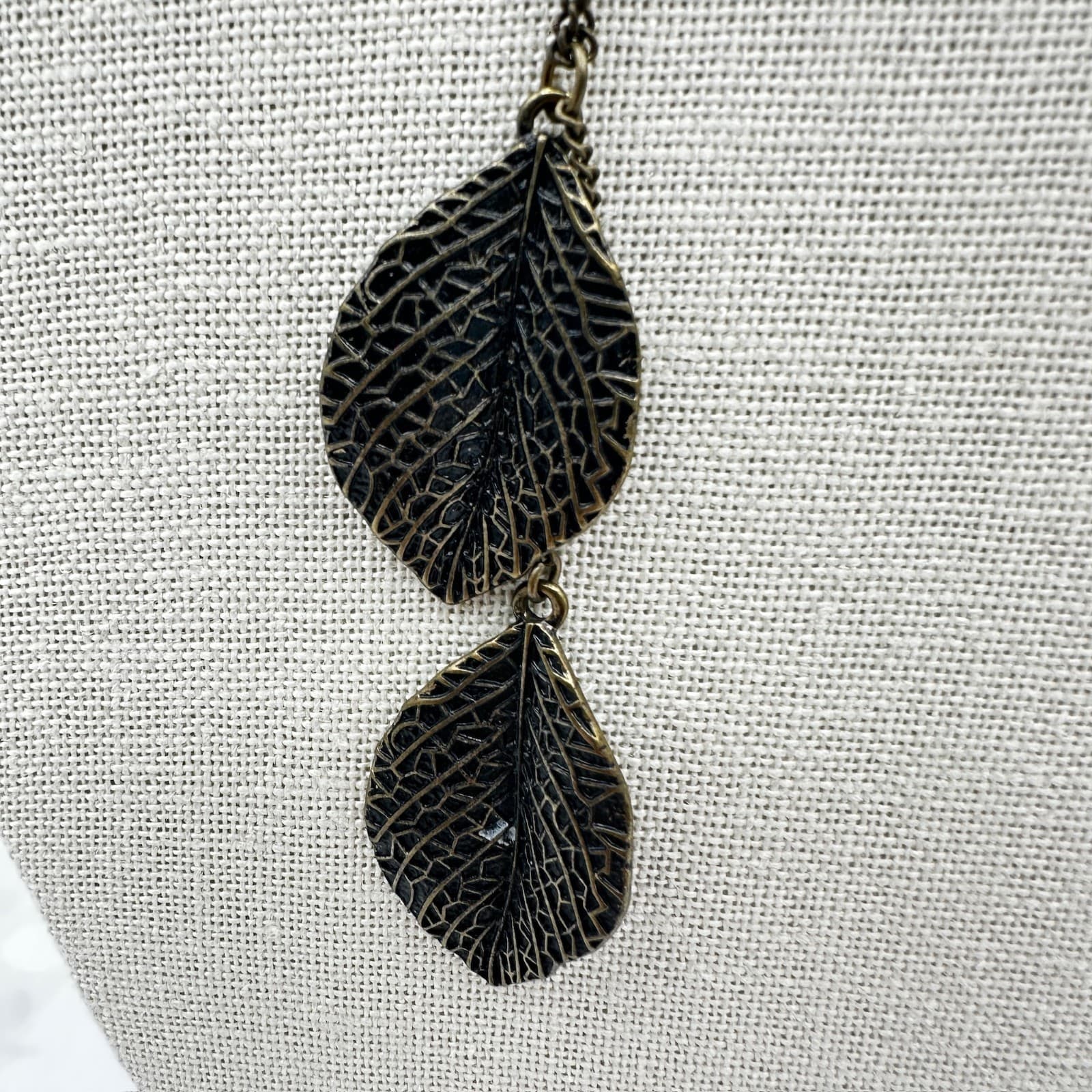 Vintage Black Curb Chain Boho Filigree Double Leaf Pendant Lariat Necklace - Thumbnail 2