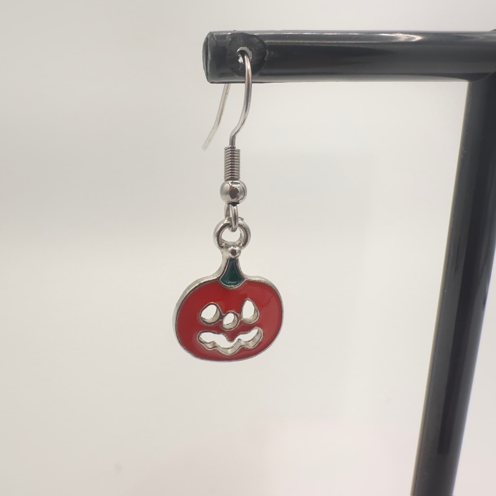Vintage Halloween Jack-O’-Lantern Enamel Earrings Single Silver-Tone Dangle - Thumbnail 3
