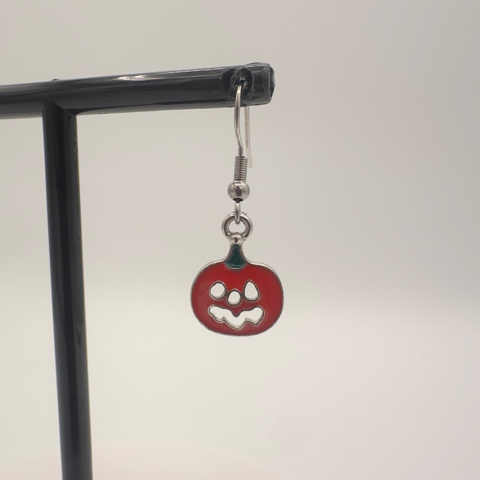 Vintage Halloween Jack-O’-Lantern Enamel Earrings Single Silver-Tone Dangle - Thumbnail 4