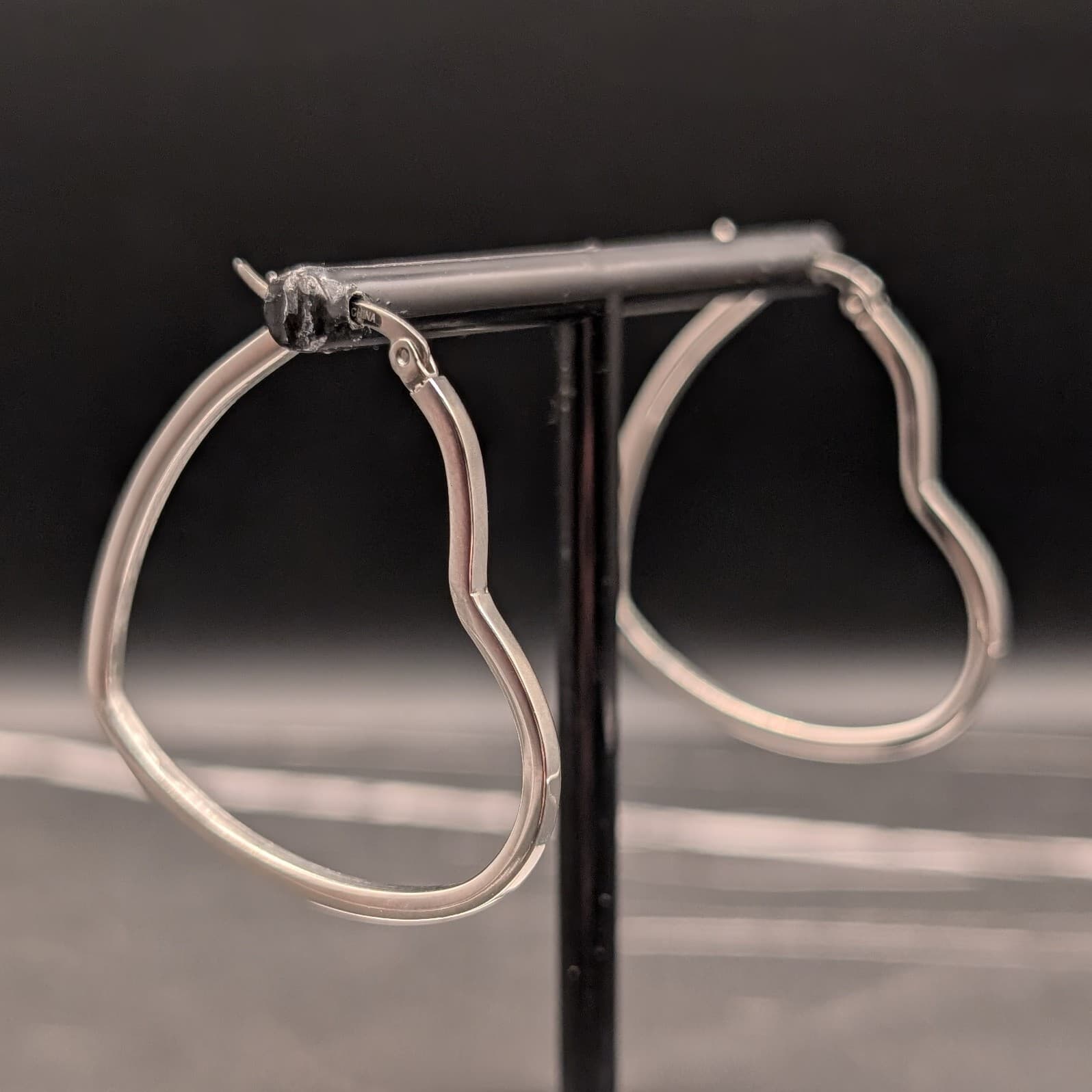 Vintage Silver Tone Heart Hoop Earrings Minimalist Modern Valentine Cute - Image 1