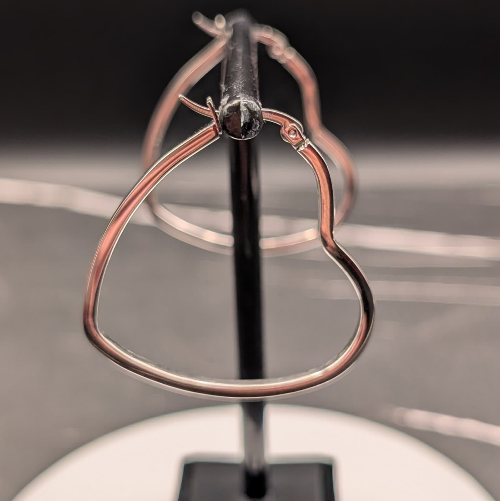 Vintage Silver Tone Heart Hoop Earrings Minimalist Modern Valentine Cute - Thumbnail 2