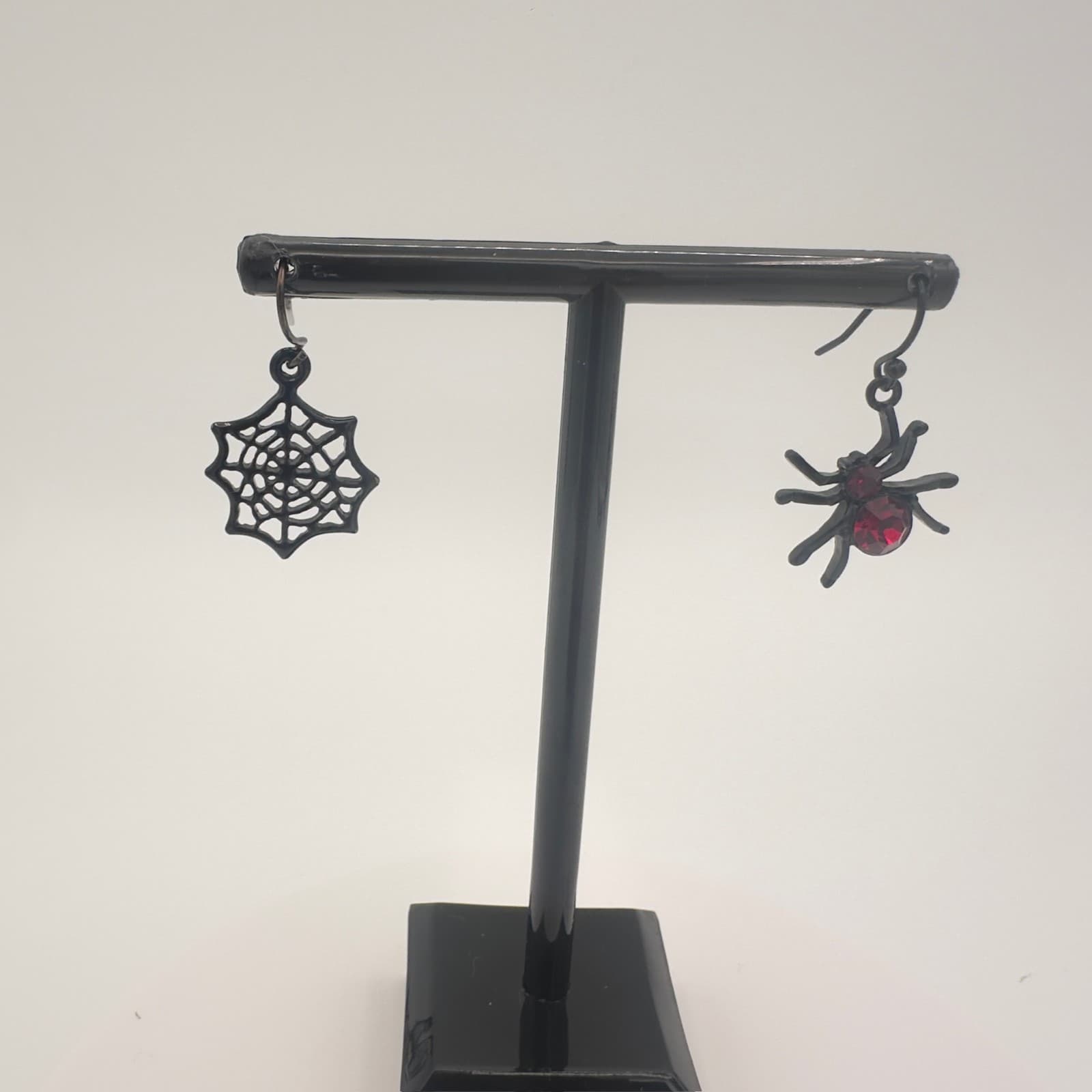 Vintage Halloween Mismatched Spider & Web Earrings Black Gothic Costume Dangles - Thumbnail 5