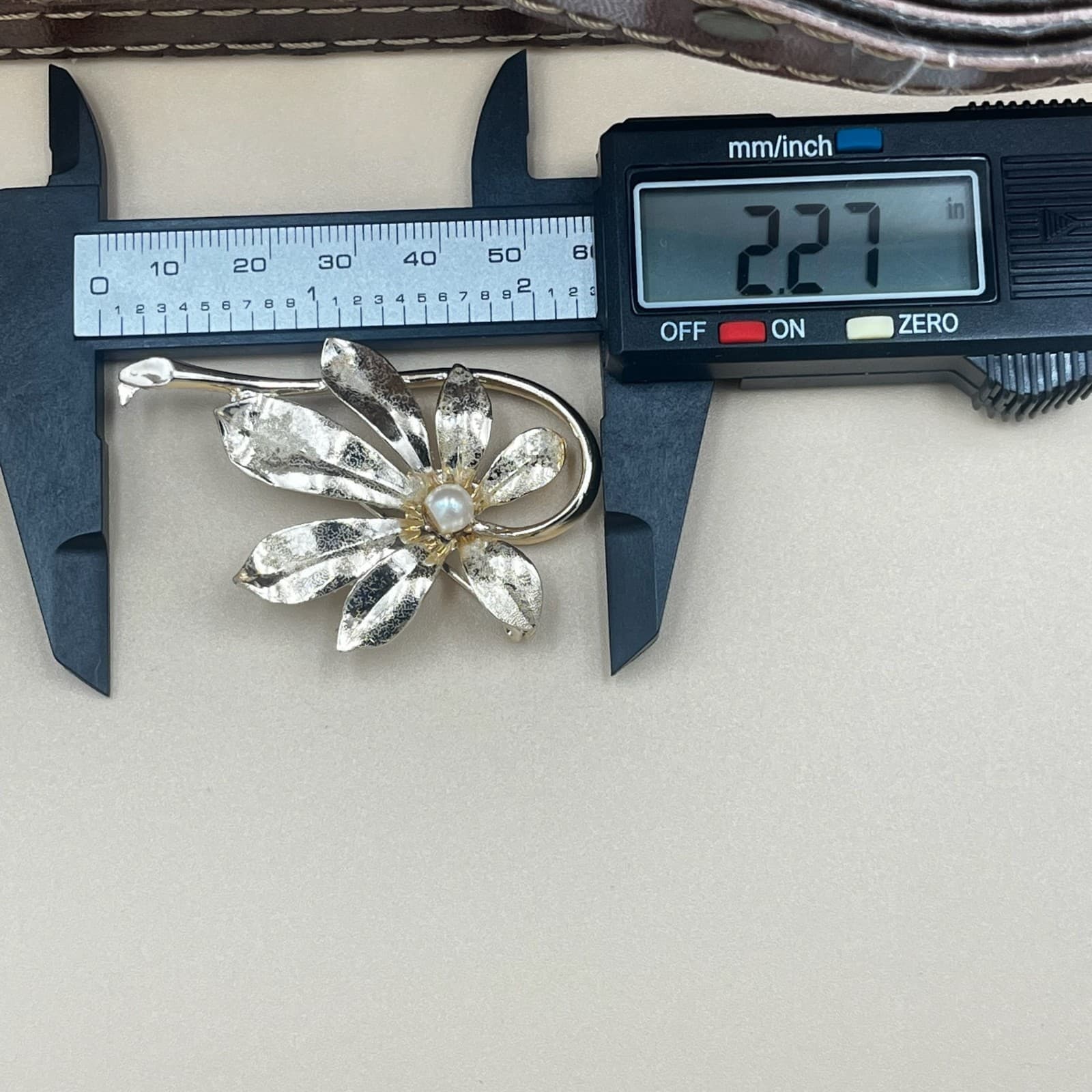 Vintage Oceanve Atlan Silver-Tone Floral Brooch w/ Faux Pearl Center - Thumbnail 7