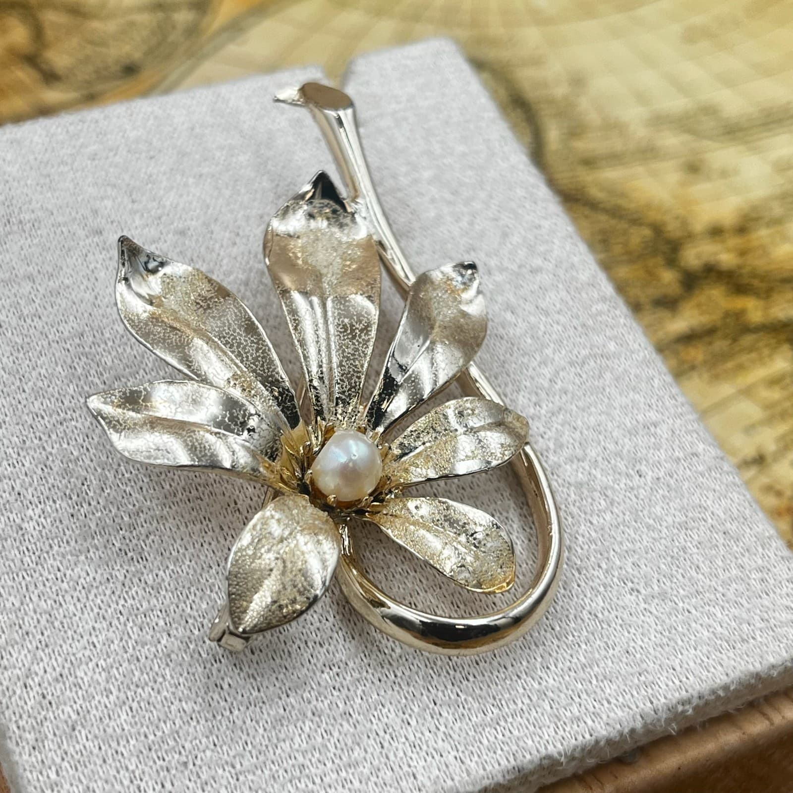 Vintage Oceanve Atlan Silver-Tone Floral Brooch w/ Faux Pearl Center - Thumbnail 2