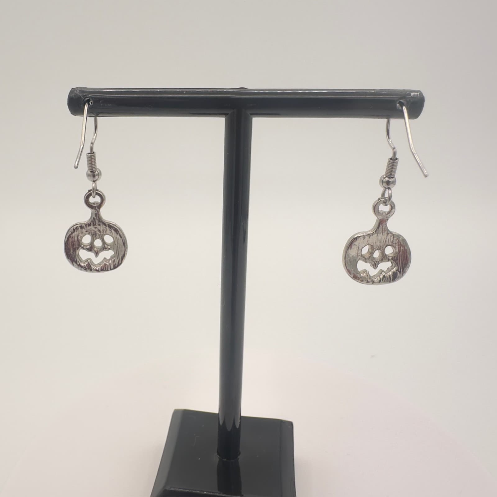 Vintage Halloween Jack-O’-Lantern Enamel Earrings Single Silver-Tone Dangle - Thumbnail 5