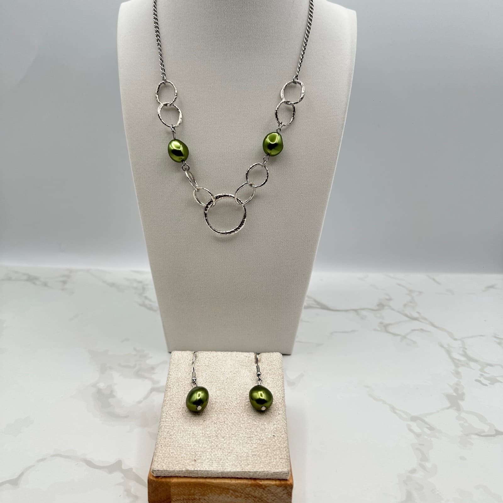 Vintage Silver-Tone Green Beaded Intertwined Lead Role Necklace Earrings Set - Image 1