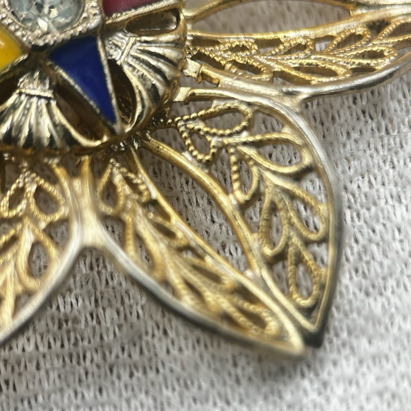 Vintage OES Eastern Star Gold Tone Filigree Brooch w/ Enamel & Rhinestones - Thumbnail 7