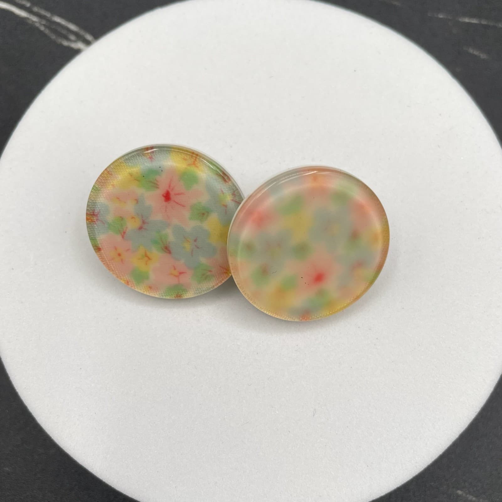 Vintage Pastel Pansy Flower Disk Pierced Silver-Toned Clip-On Stud Earrings - Thumbnail 2