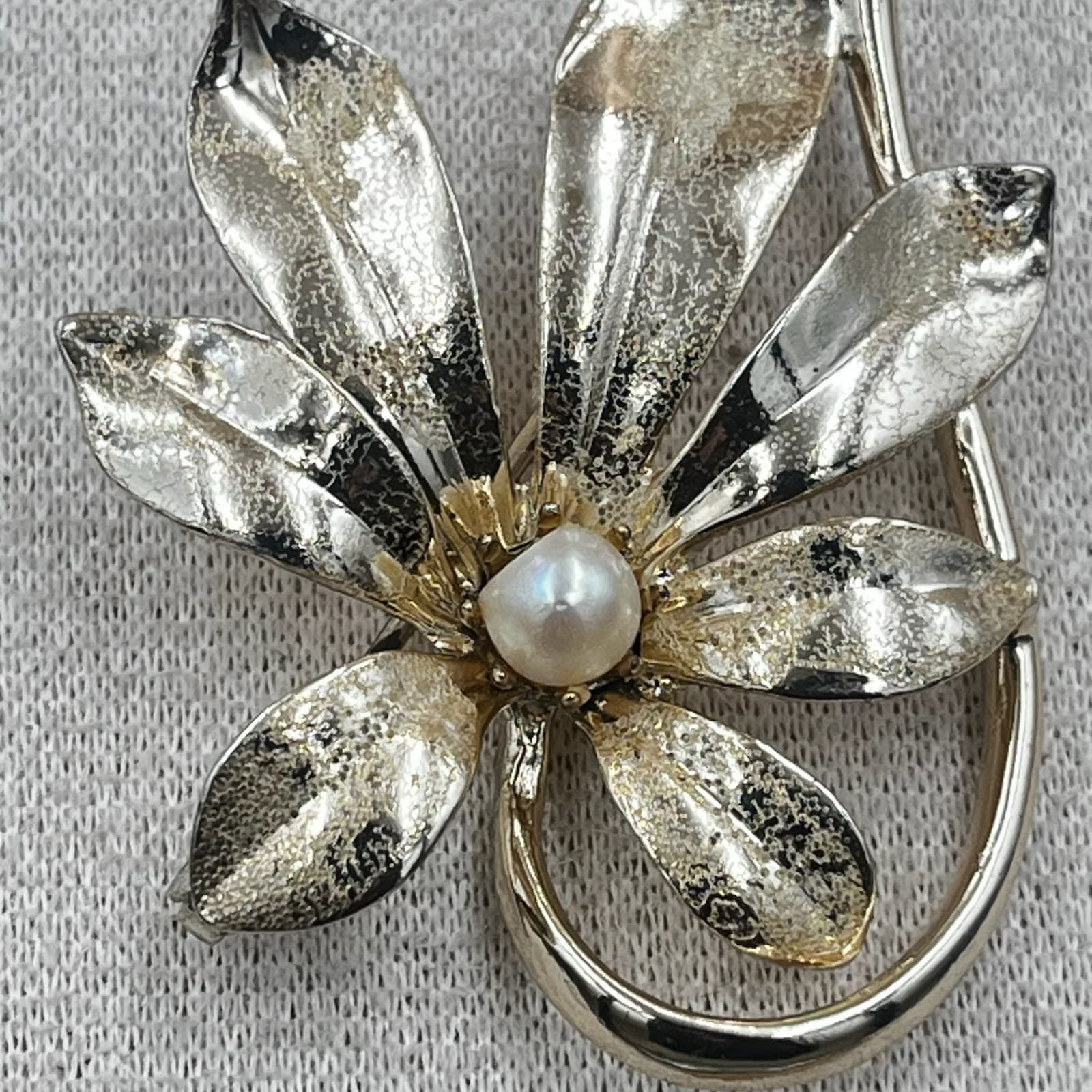 Vintage Oceanve Atlan Silver-Tone Floral Brooch w/ Faux Pearl Center - Thumbnail 3