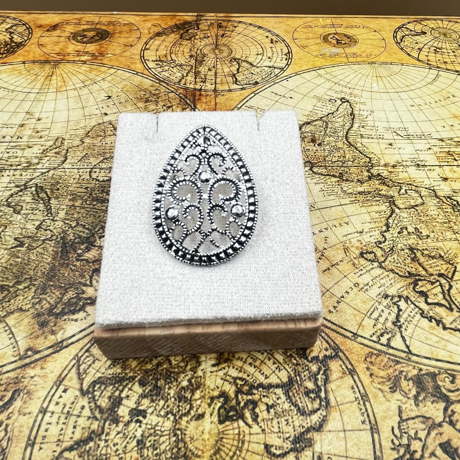 Vintage Vintage-Style Teardrop Filigree Brooch Silver Tone Pin - Image 1