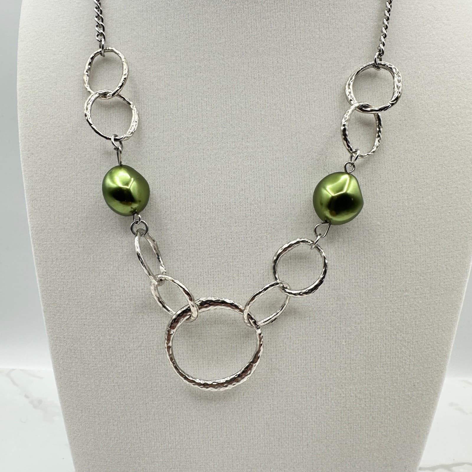 Vintage Silver-Tone Green Beaded Intertwined Lead Role Necklace Earrings Set - Thumbnail 6