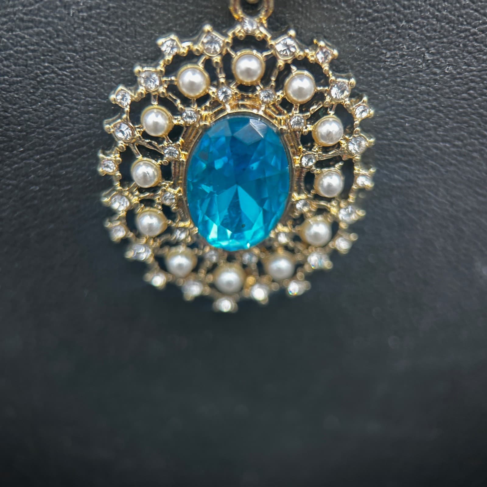 Vintage Gold Filigree Pendant Necklace Teal Oval Crystal Elegant 17in - Thumbnail 2