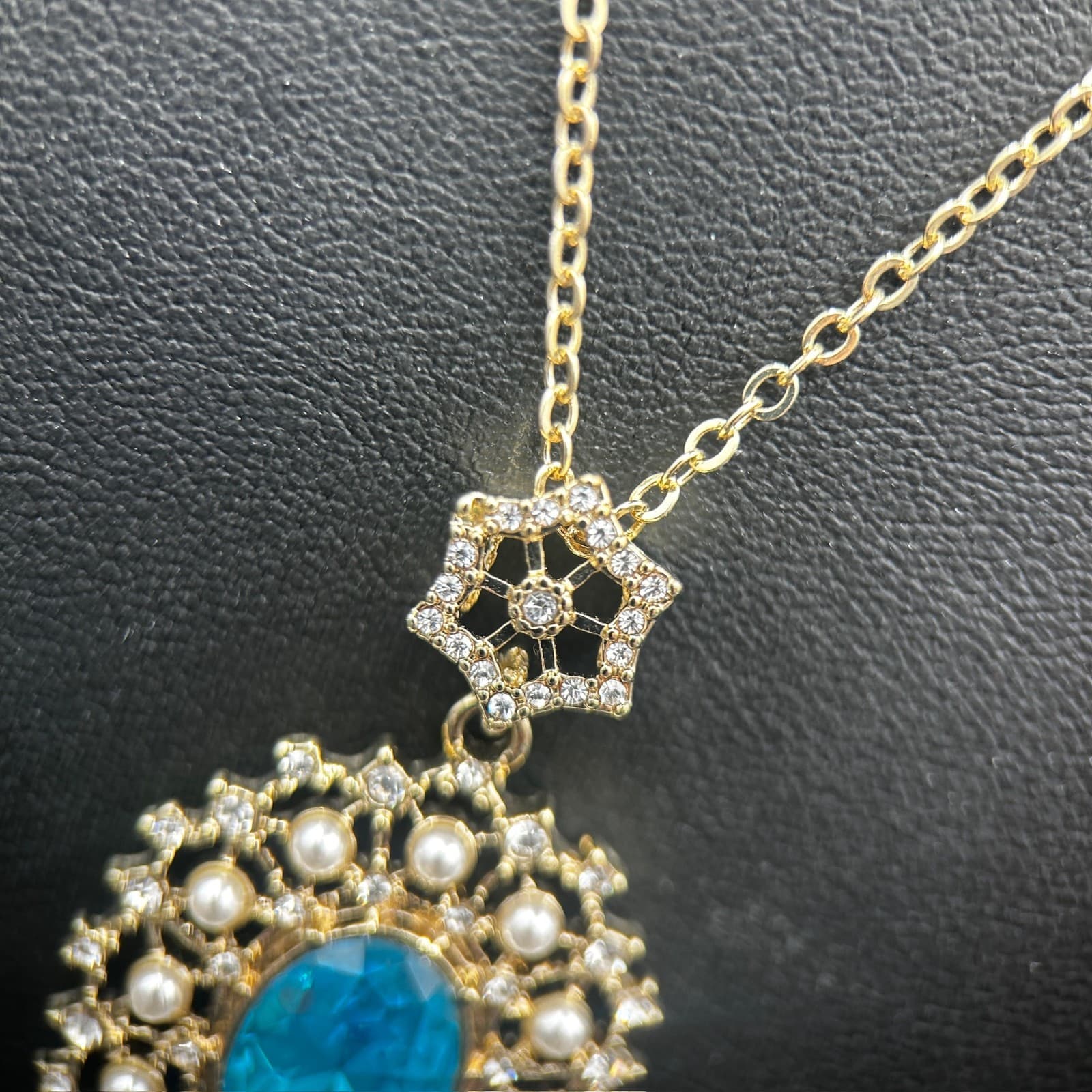 Vintage Gold Filigree Pendant Necklace Teal Oval Crystal Elegant 17in - Thumbnail 4