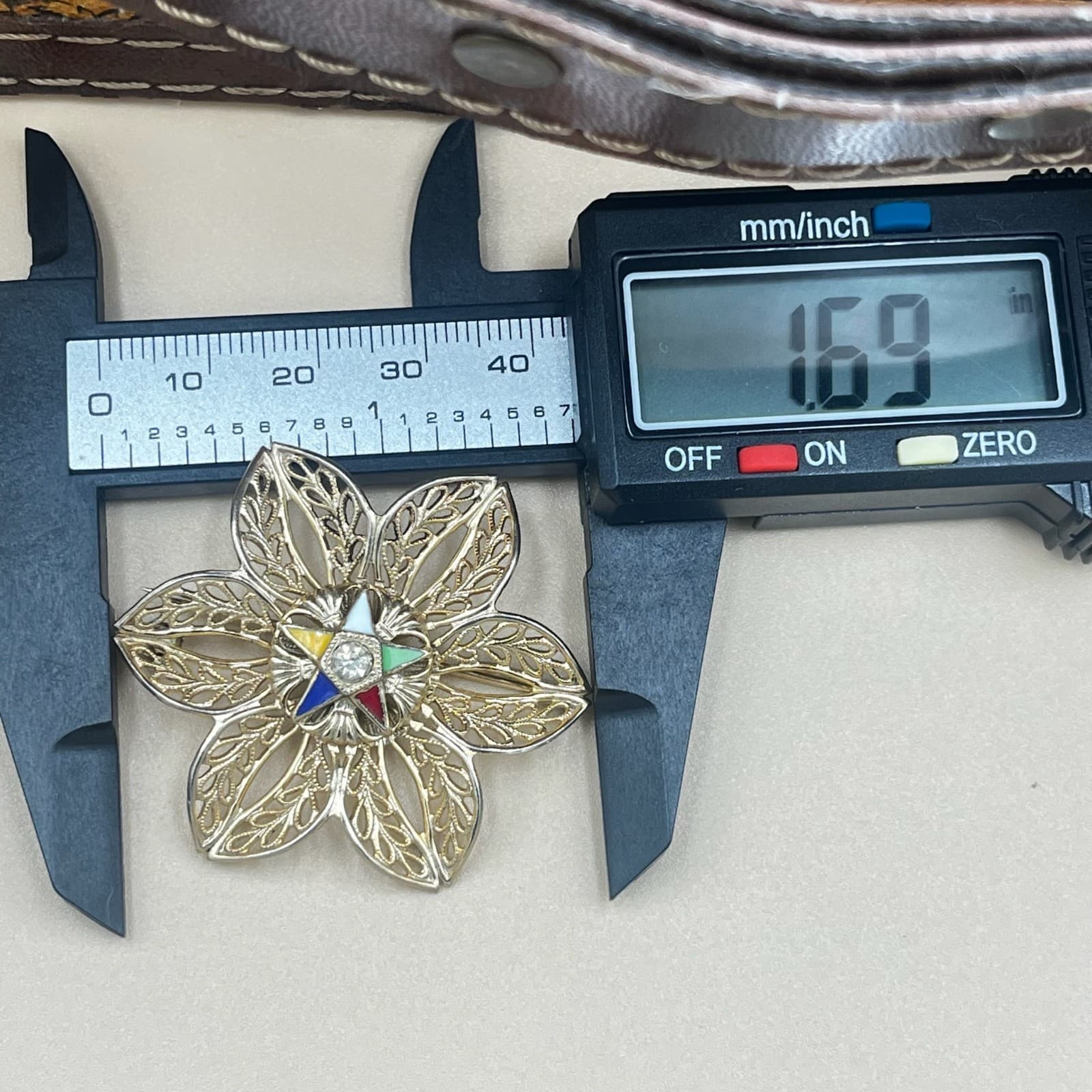 Vintage OES Eastern Star Gold Tone Filigree Brooch w/ Enamel & Rhinestones - Thumbnail 8