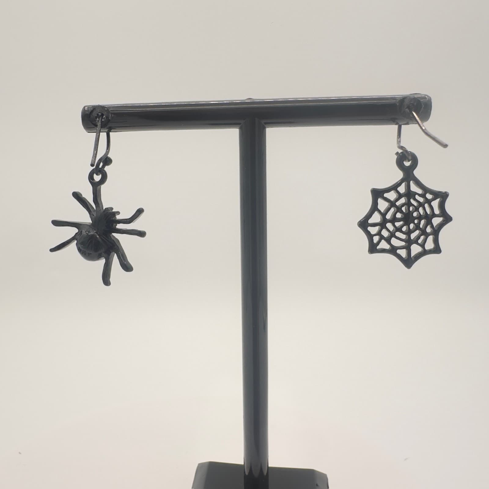 Vintage Halloween Mismatched Spider & Web Earrings Black Gothic Costume Dangles - Thumbnail 4