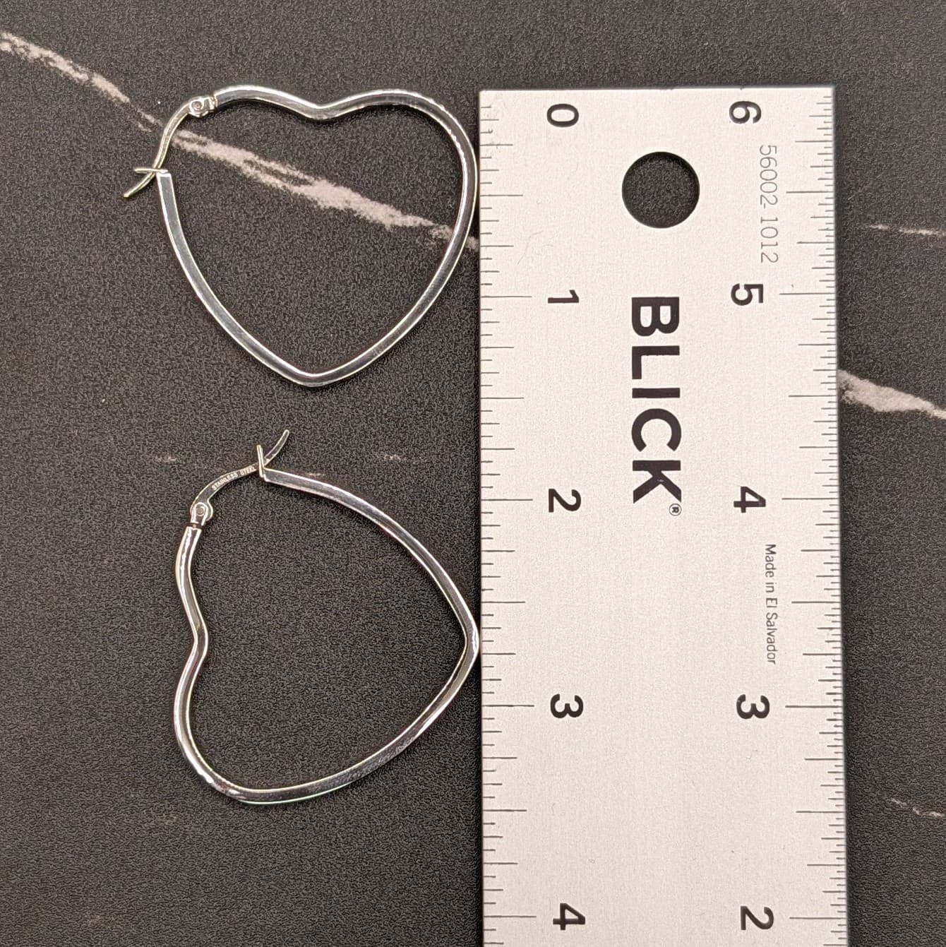 Vintage Silver Tone Heart Hoop Earrings Minimalist Modern Valentine Cute - Thumbnail 3