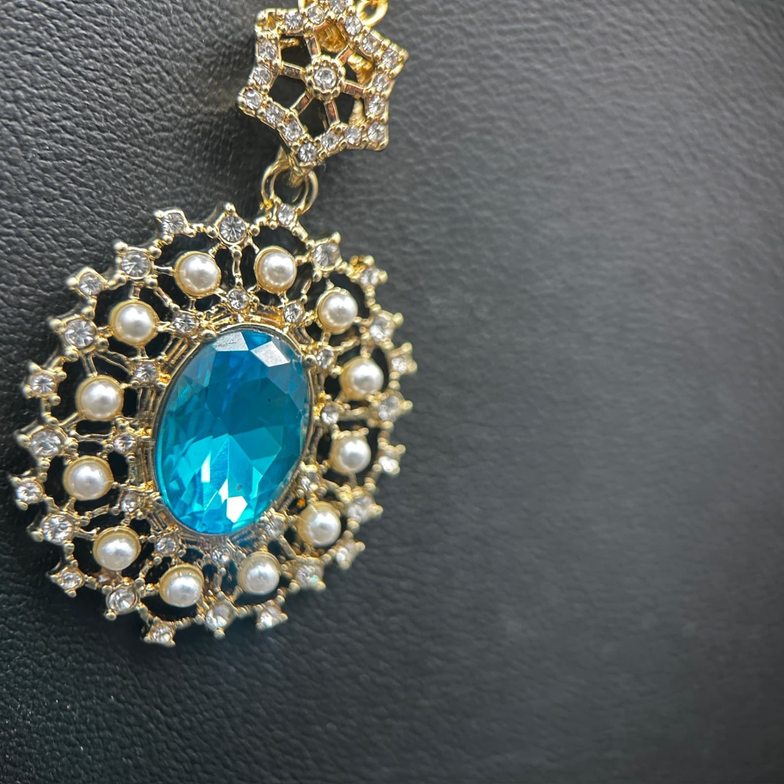 Vintage Gold Filigree Pendant Necklace Teal Oval Crystal Elegant 17in - Thumbnail 3