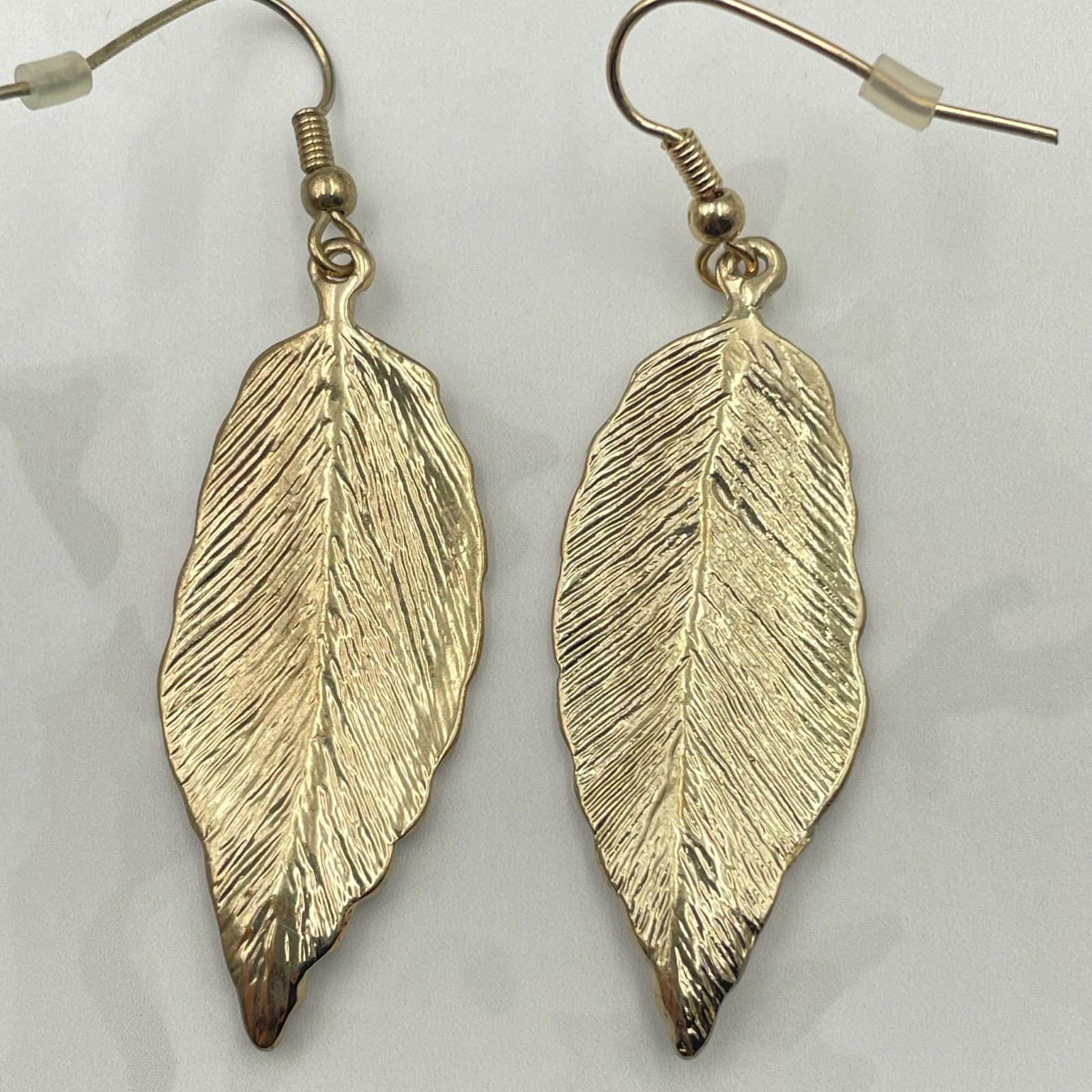 Vintage Gold Tone Leaf Feather Dangle Earrings Long Hook Lightweight Boho Hippie - Thumbnail 6