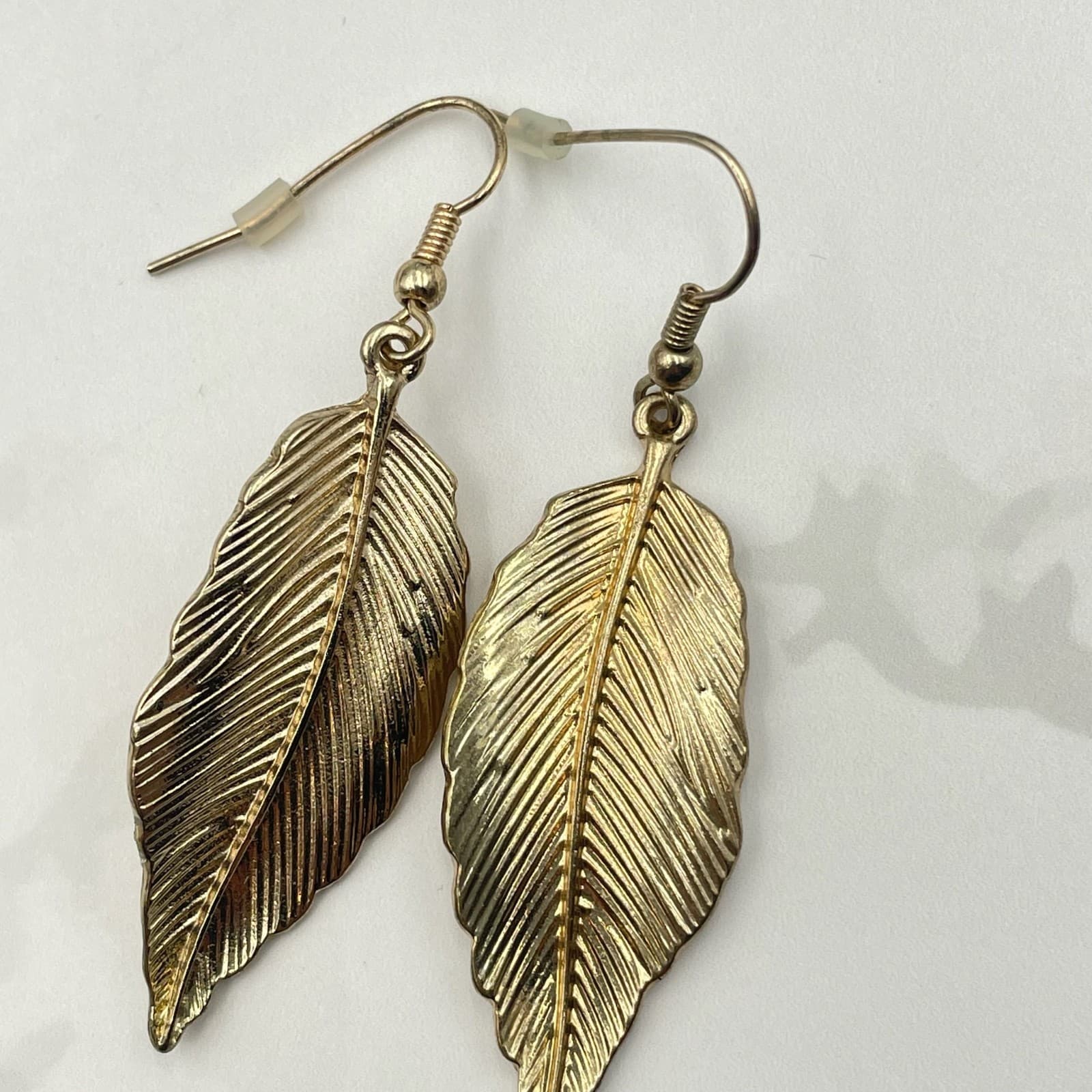 Vintage Gold Tone Leaf Feather Dangle Earrings Long Hook Lightweight Boho Hippie - Thumbnail 5