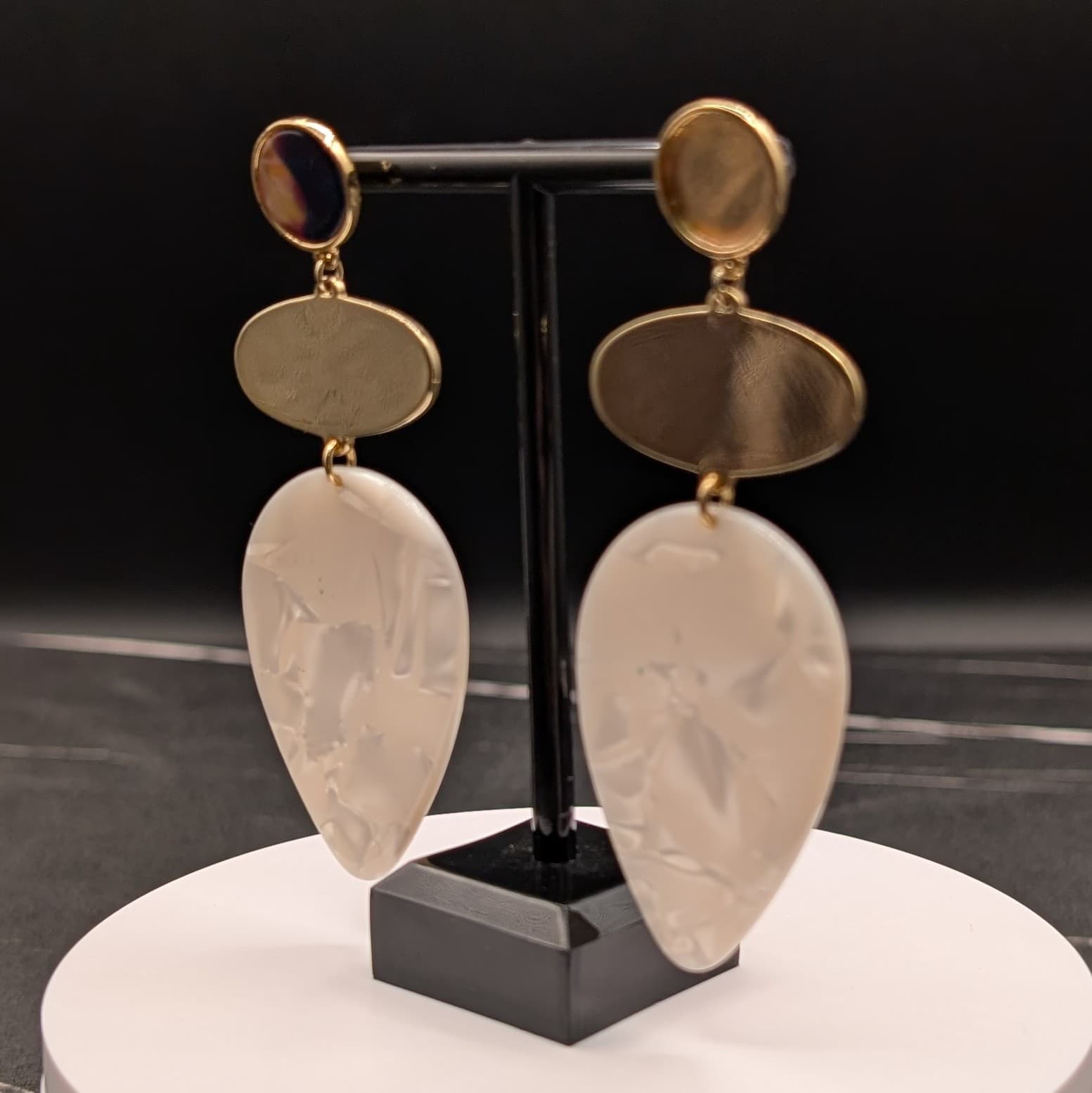 Vintage Gold Tone Statement Earrings w/ Maroon Oval & Frosted Teardrop Acrylic - Thumbnail 3