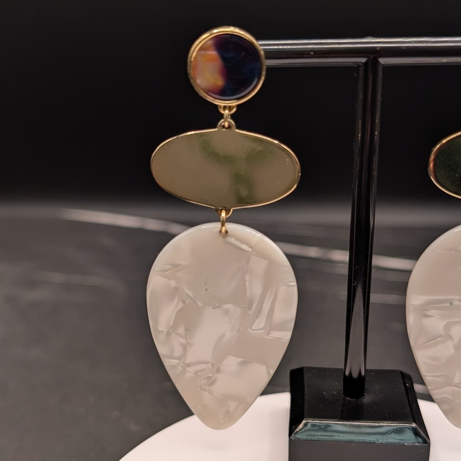 Vintage Gold Tone Statement Earrings w/ Maroon Oval & Frosted Teardrop Acrylic - Thumbnail 4