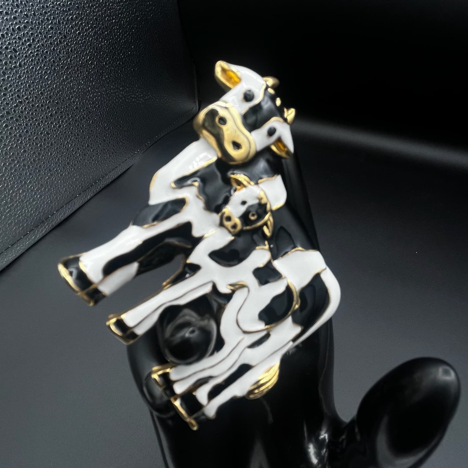 Vintage Gold Tone Enamel Cow & Calf Brooch Black White Farm Animal Pin - Thumbnail 2