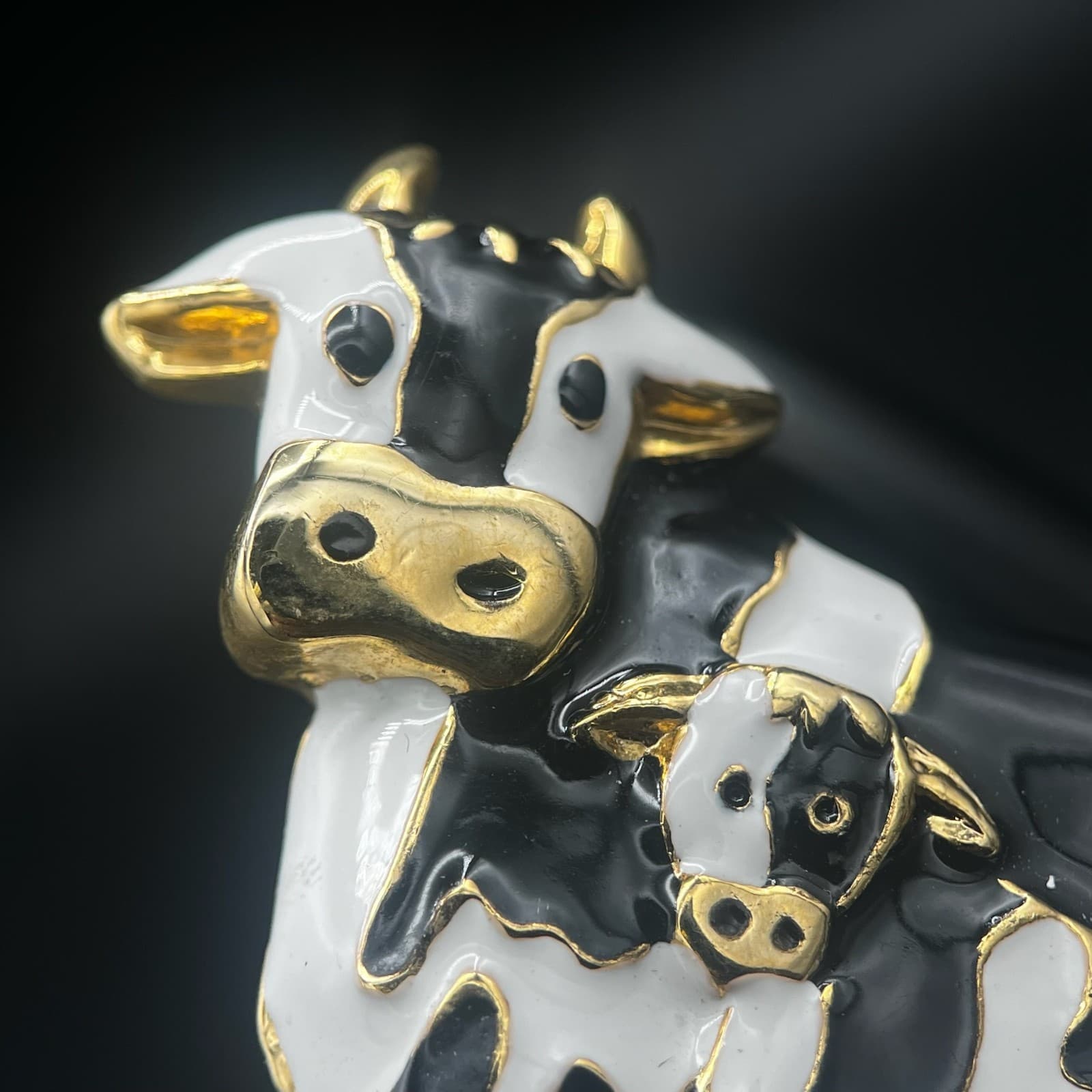 Vintage Gold Tone Enamel Cow & Calf Brooch Black White Farm Animal Pin - Thumbnail 4