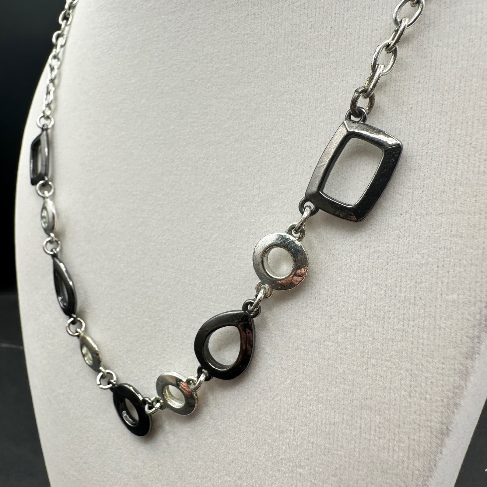 Vintage Liz Claiborne Dazed Silver-Tone Gunmetal Ring Chain Lobster Necklace - Thumbnail 4