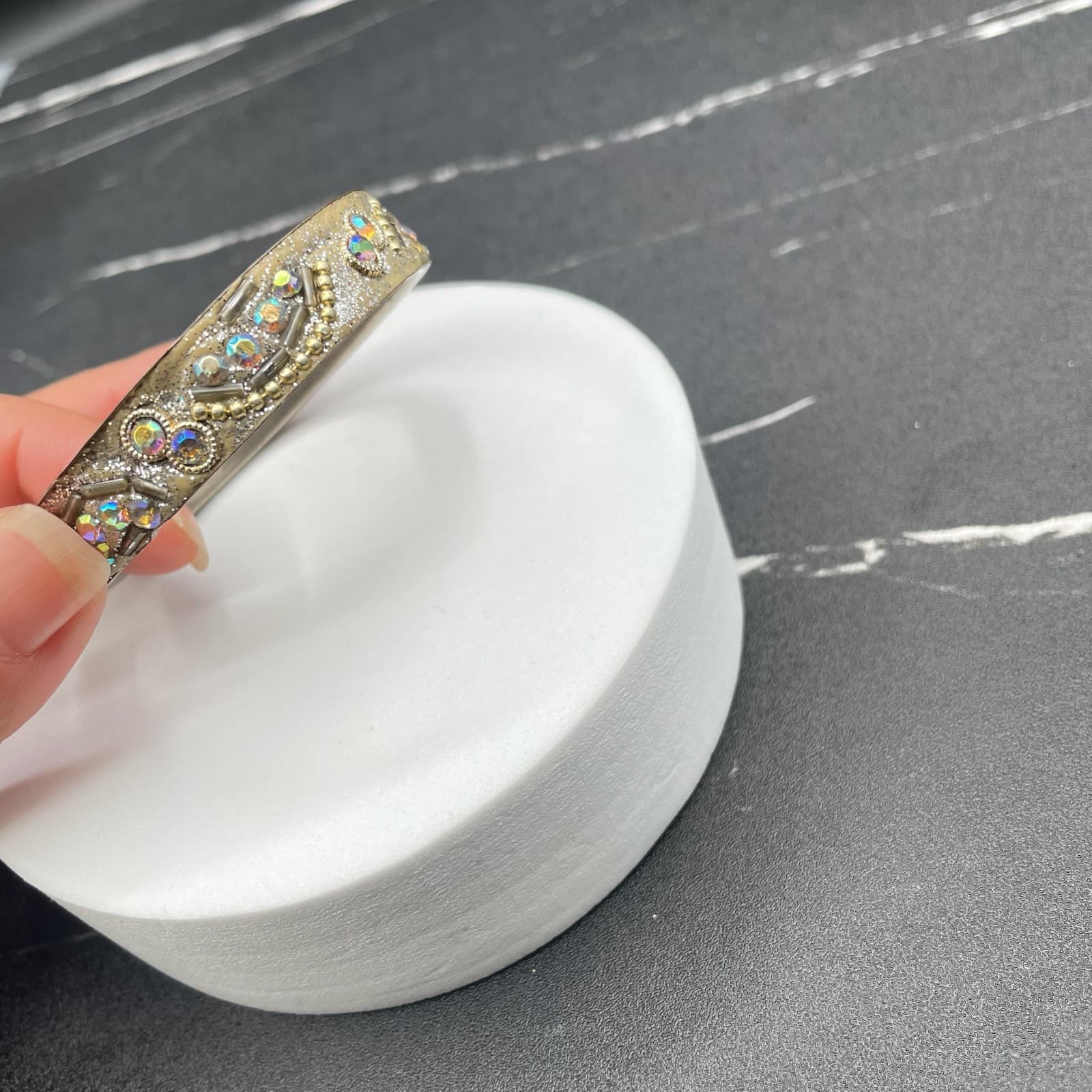 Vintage Rhinestones Glitter Embellished Traditional Fashion Bangle Bracelet - Thumbnail 4