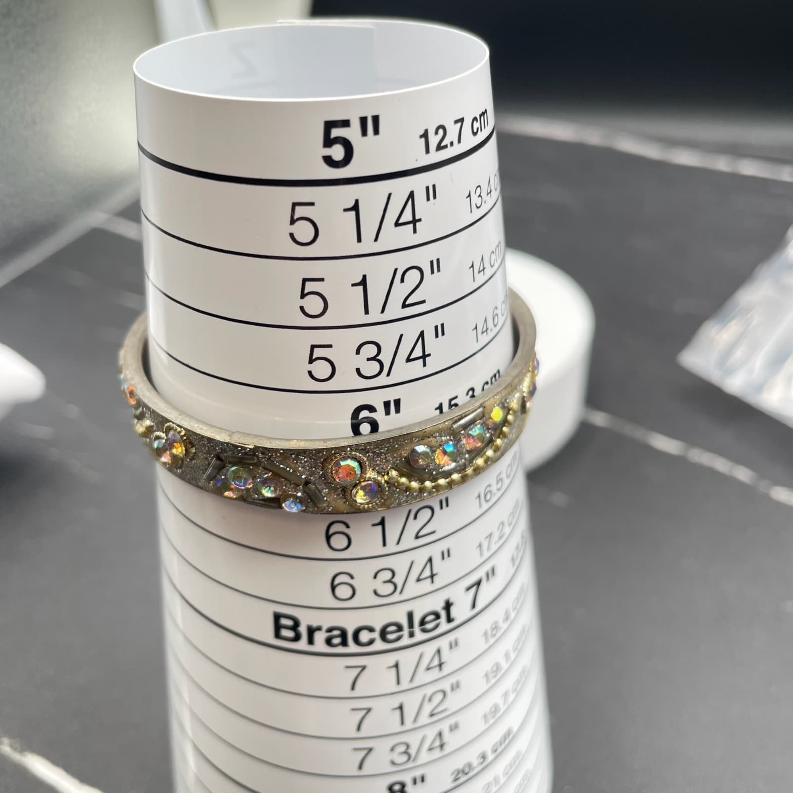 Vintage Rhinestones Glitter Embellished Traditional Fashion Bangle Bracelet - Thumbnail 2