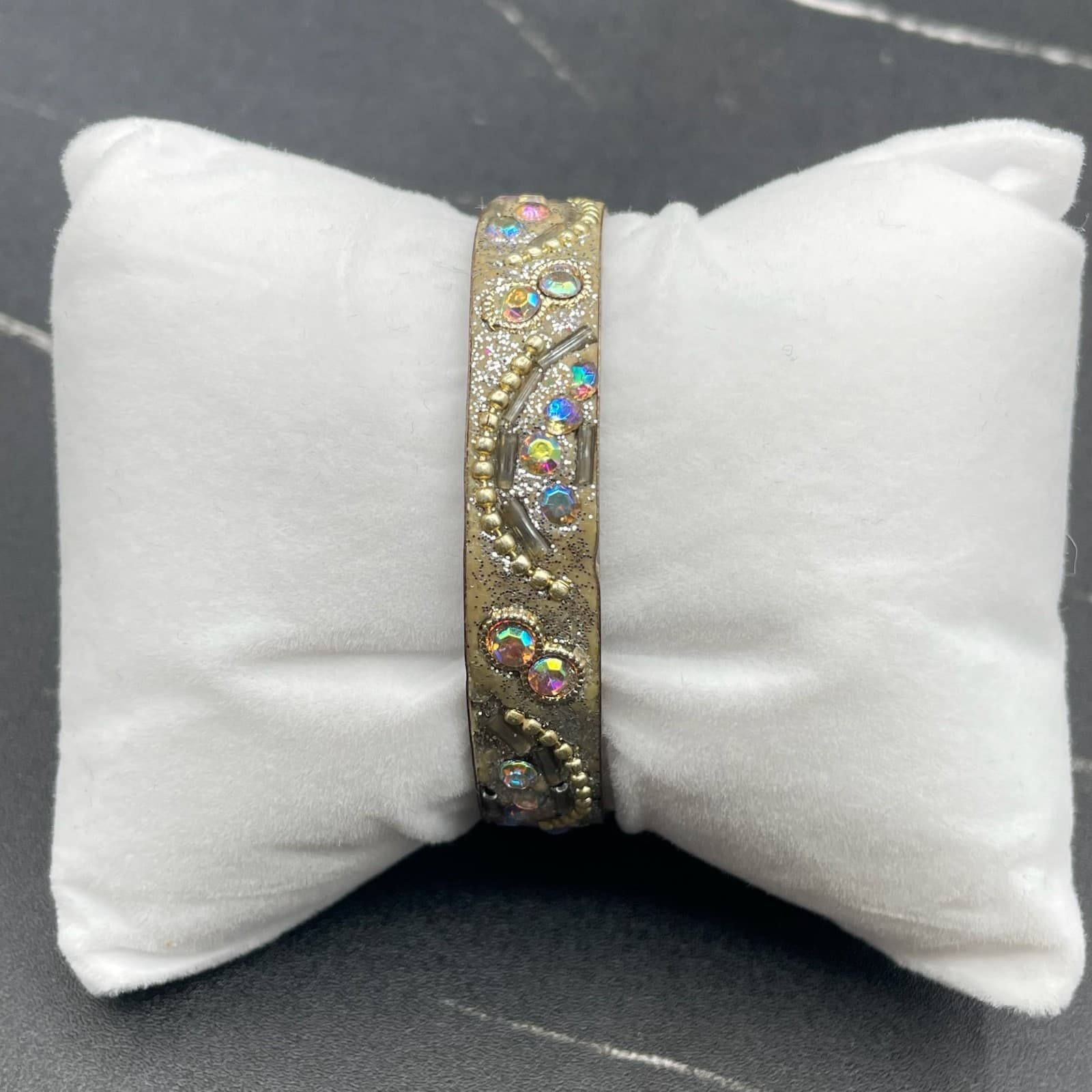 Vintage Rhinestones Glitter Embellished Traditional Fashion Bangle Bracelet - Thumbnail 6