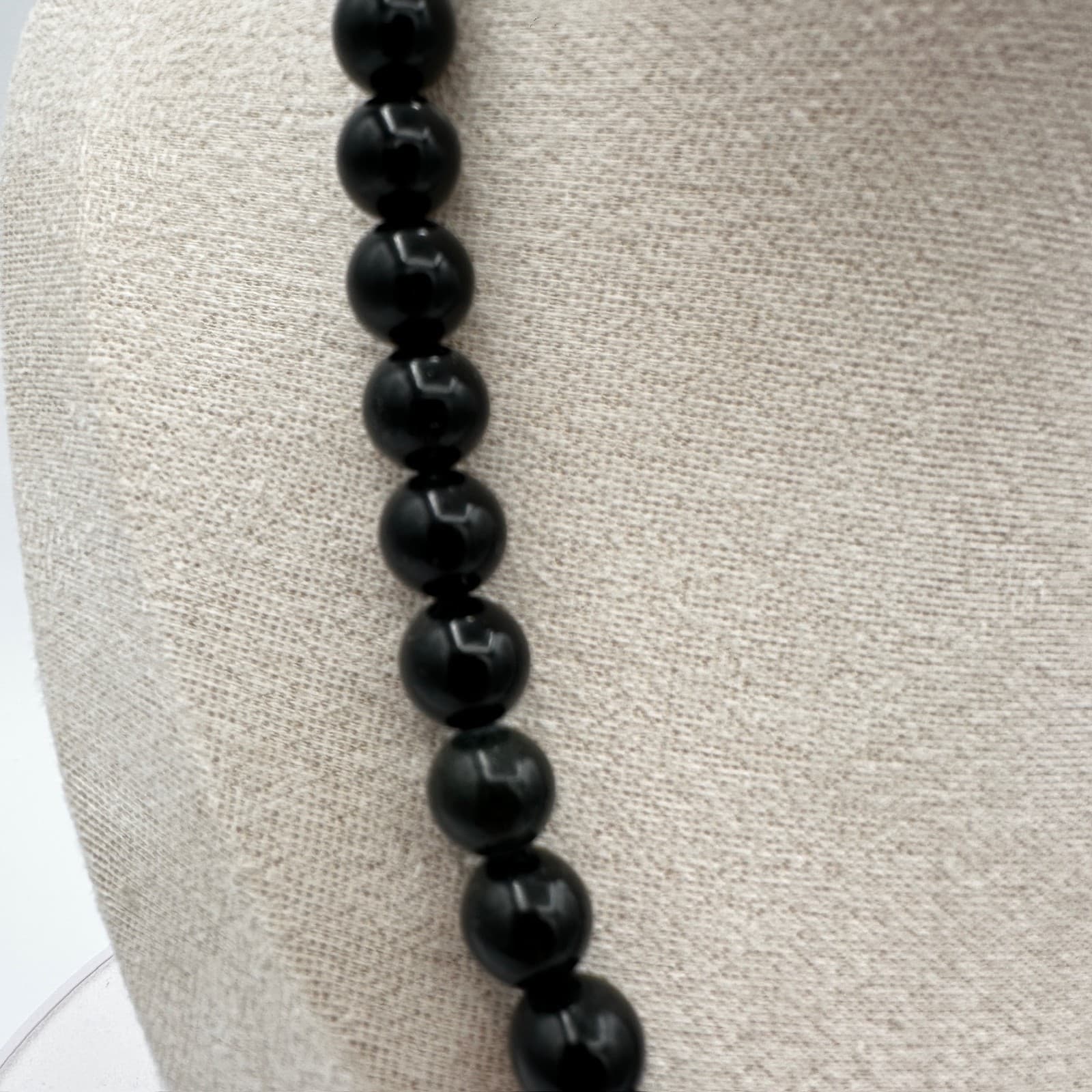 Vintage Black Beaded Round Necklace Classic Glossy Strand Unisex - Thumbnail 3