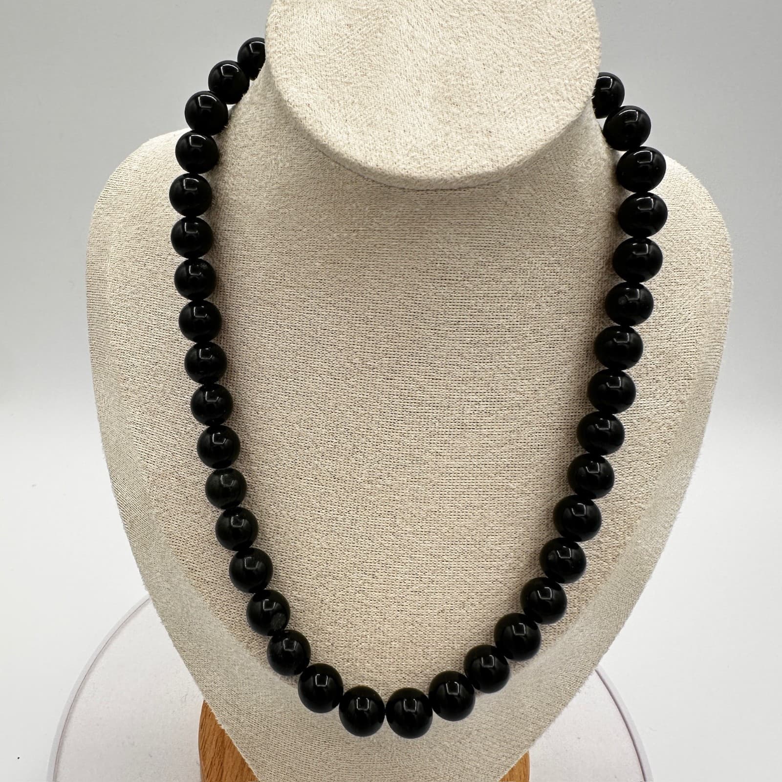 Vintage Black Beaded Round Necklace Classic Glossy Strand Unisex - Thumbnail 2