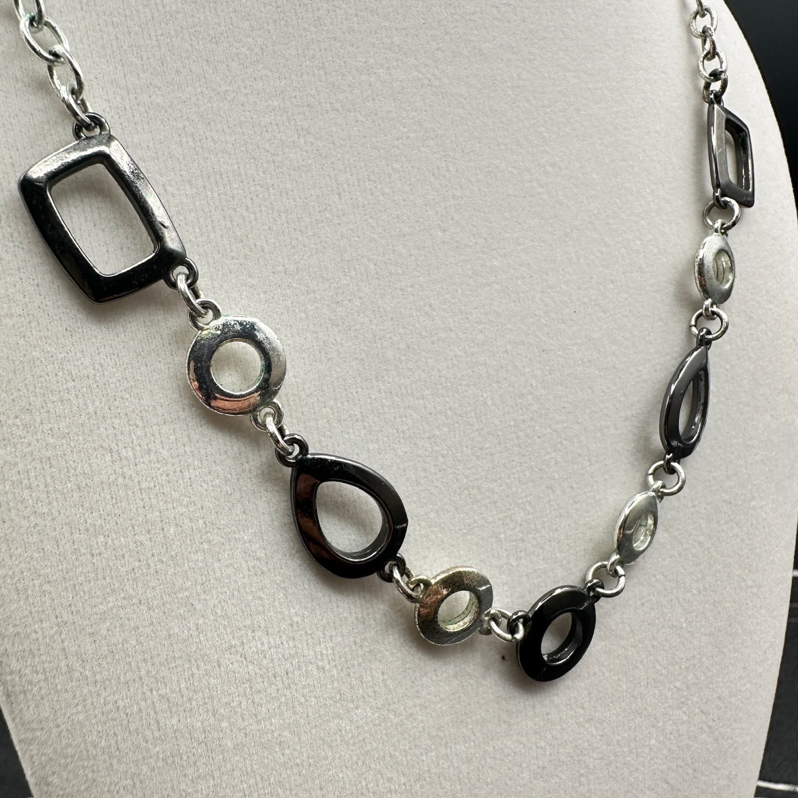 Vintage Liz Claiborne Dazed Silver-Tone Gunmetal Ring Chain Lobster Necklace - Thumbnail 3